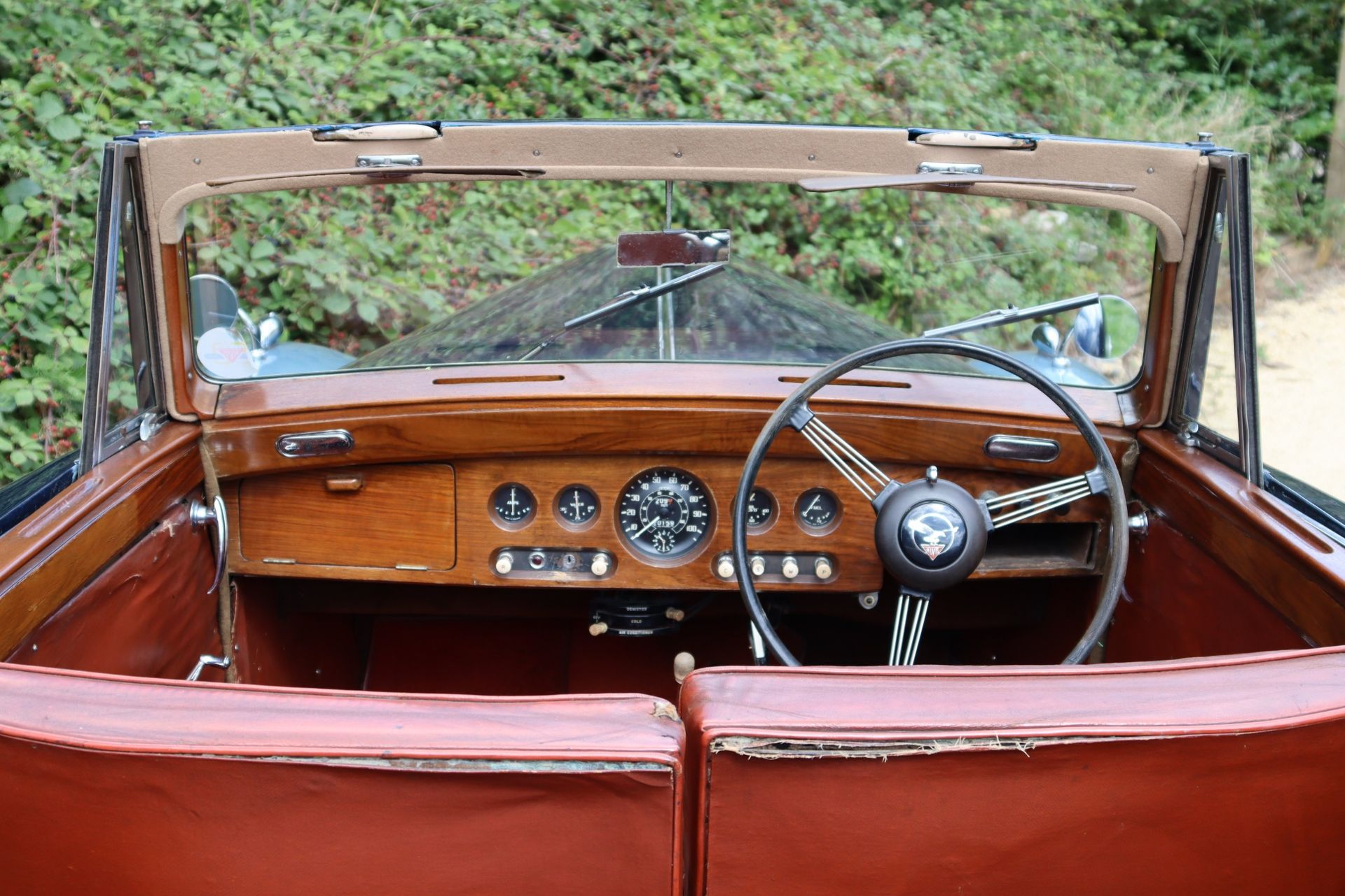 1952 ALVIS TA21 THREE-POSITION DROPHEAD COUPE Registration Number: HUJ 259 Chassis Number: 24489 - Image 28 of 44