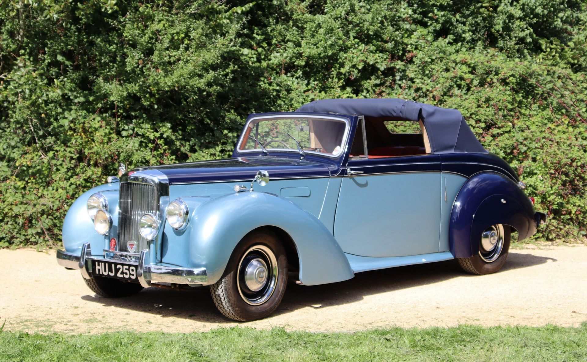 1952 ALVIS TA21 THREE-POSITION DROPHEAD COUPE Registration Number: HUJ 259 Chassis Number: 24489 - Image 9 of 44