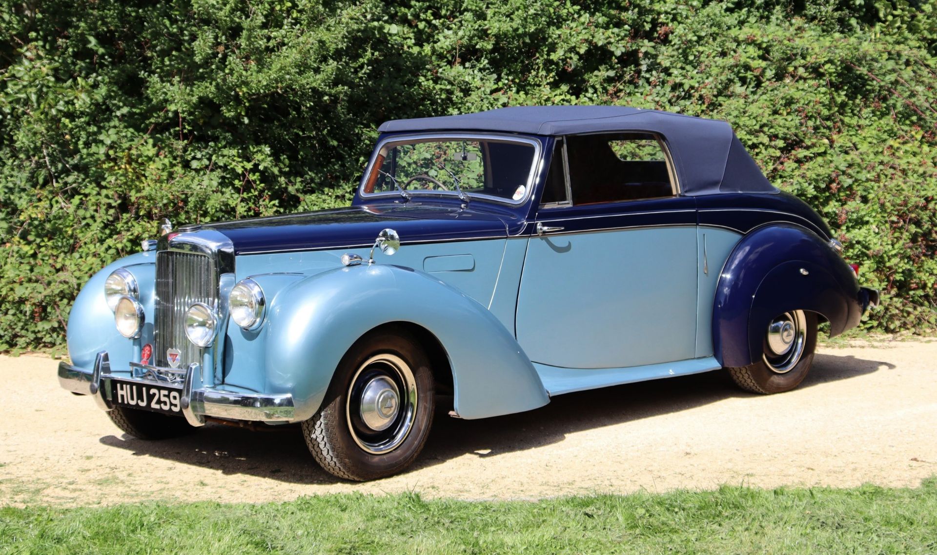 1952 ALVIS TA21 THREE-POSITION DROPHEAD COUPE Registration Number: HUJ 259 Chassis Number: 24489 - Image 10 of 44