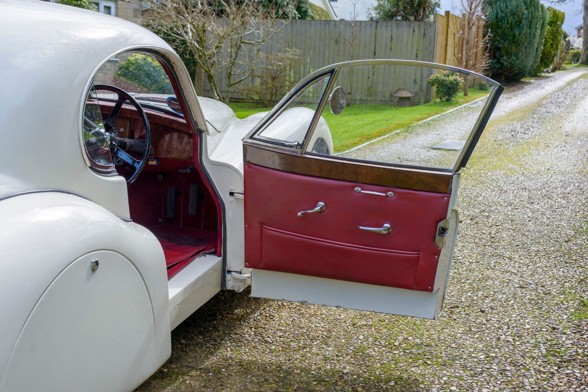 1954 JAGUAR XK120 FIXED HEAD COUPE Registration Number: BJK 966 Chassis Number: 669158 Recorded - Image 36 of 61