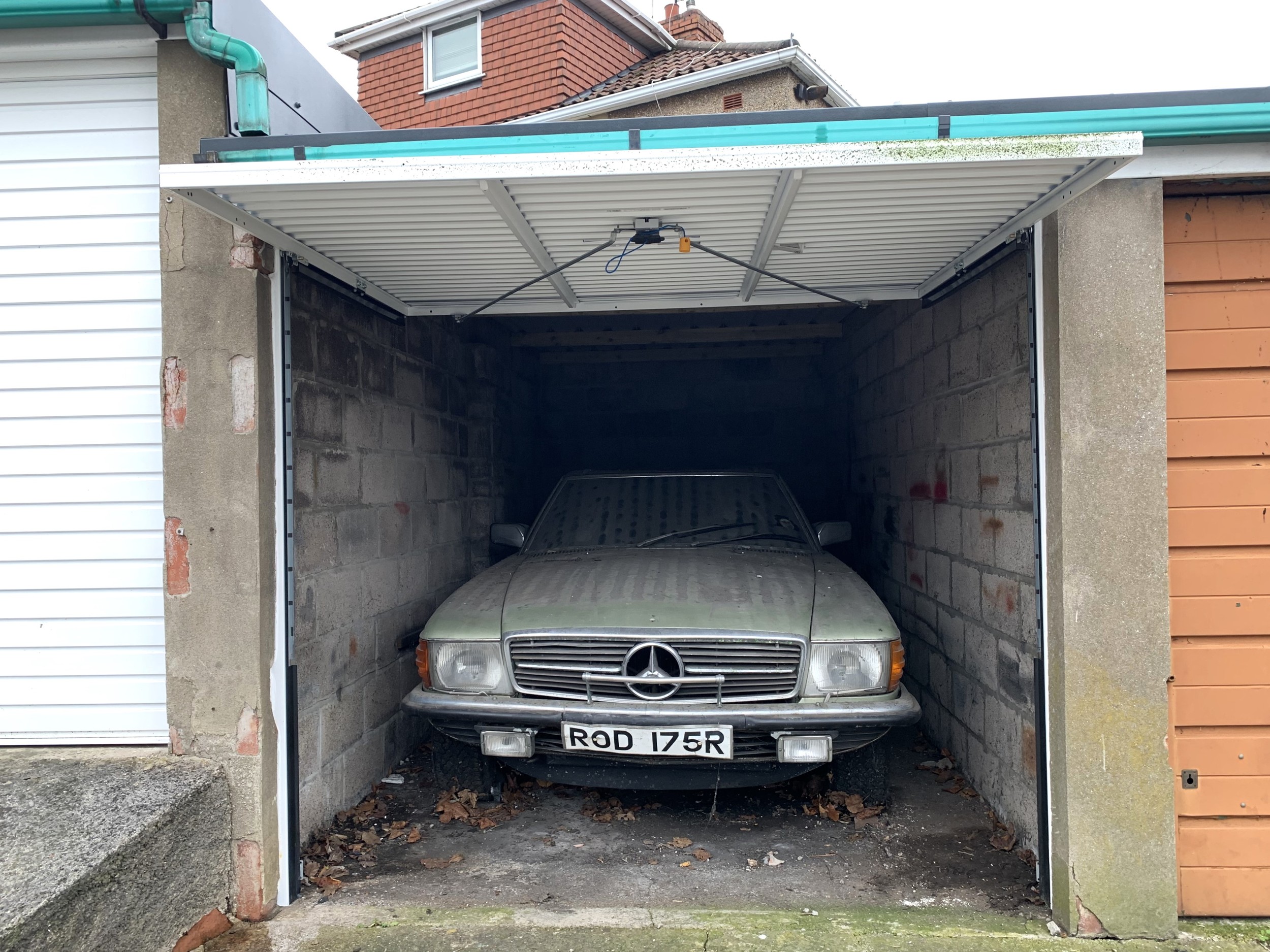 1976 MERCEDES-BENZ 450SL  Registration Number: ROD 175R Chassis Number: 107044-22-065689 Recorded - Image 2 of 11