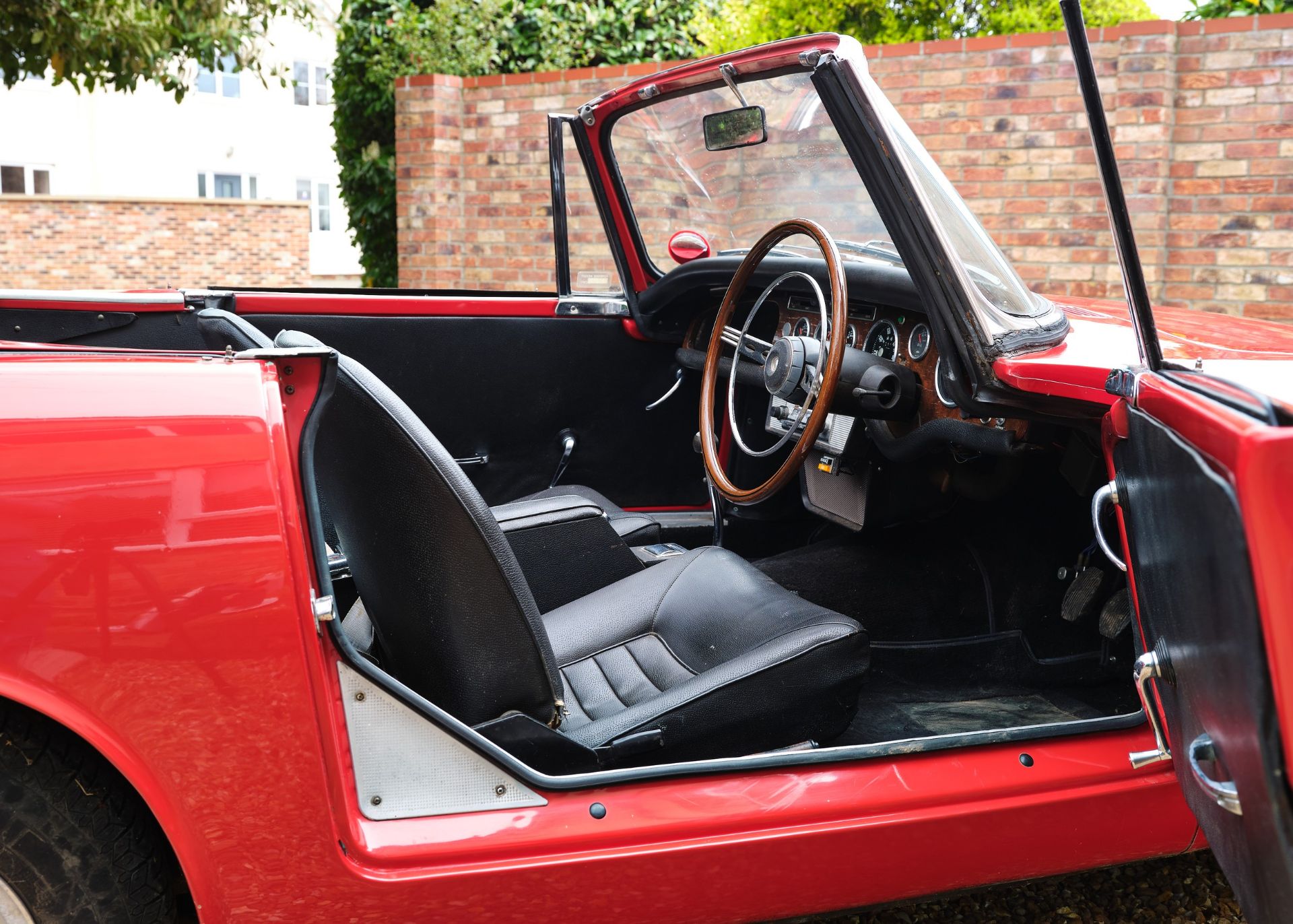 1966 SUNBEAM TIGER MARK 1 Registration Number: SLG 882D Chassis Number: 9472959.HRD.FE Recorded - Image 34 of 46