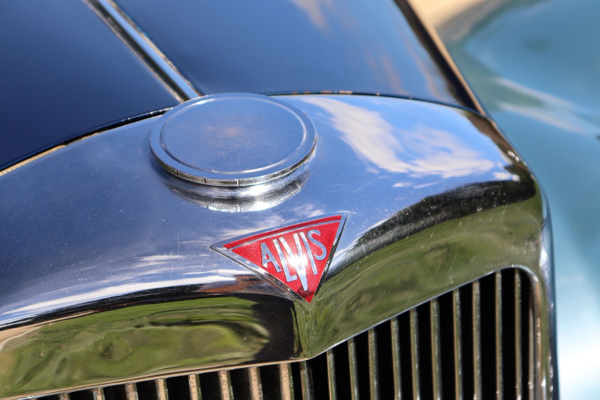 1952 ALVIS TA21 THREE-POSITION DROPHEAD COUPE Registration Number: HUJ 259 Chassis Number: 24489 - Image 19 of 44