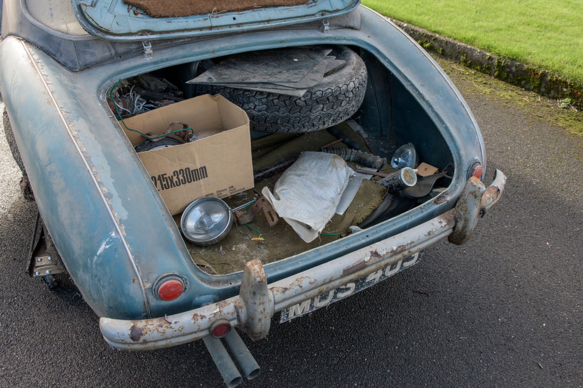 1954 AUSTIN HEALEY 100/4 BN1 Registration Number: MUS 403 Chassis Number: BN1/156426 Recorded - Image 33 of 40