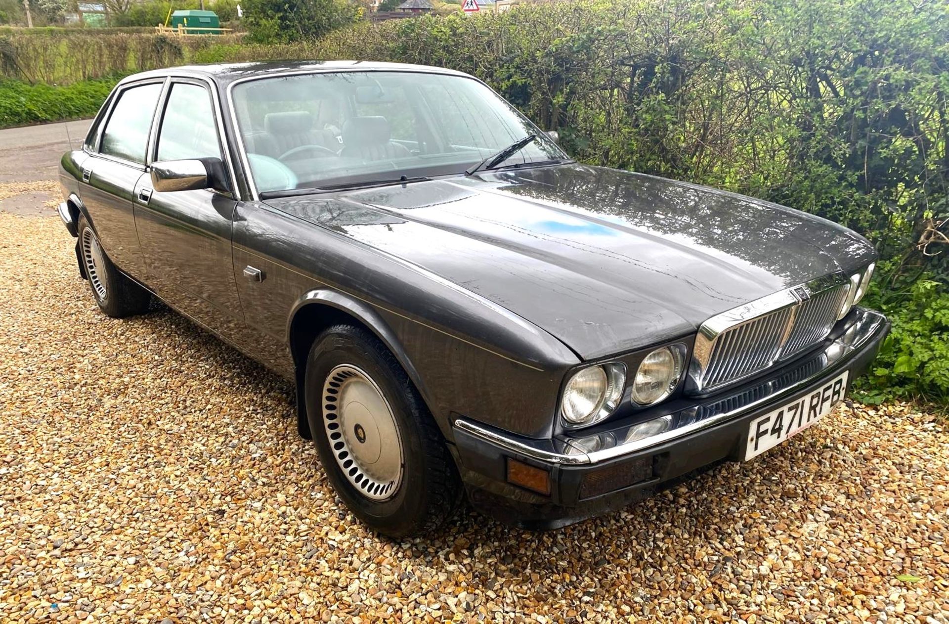 1989 JAGUAR XJ40 3.6 Registration Number: F471 RFB Chassis Number: SAJJFALH3AA576567 Recorded - Image 2 of 8