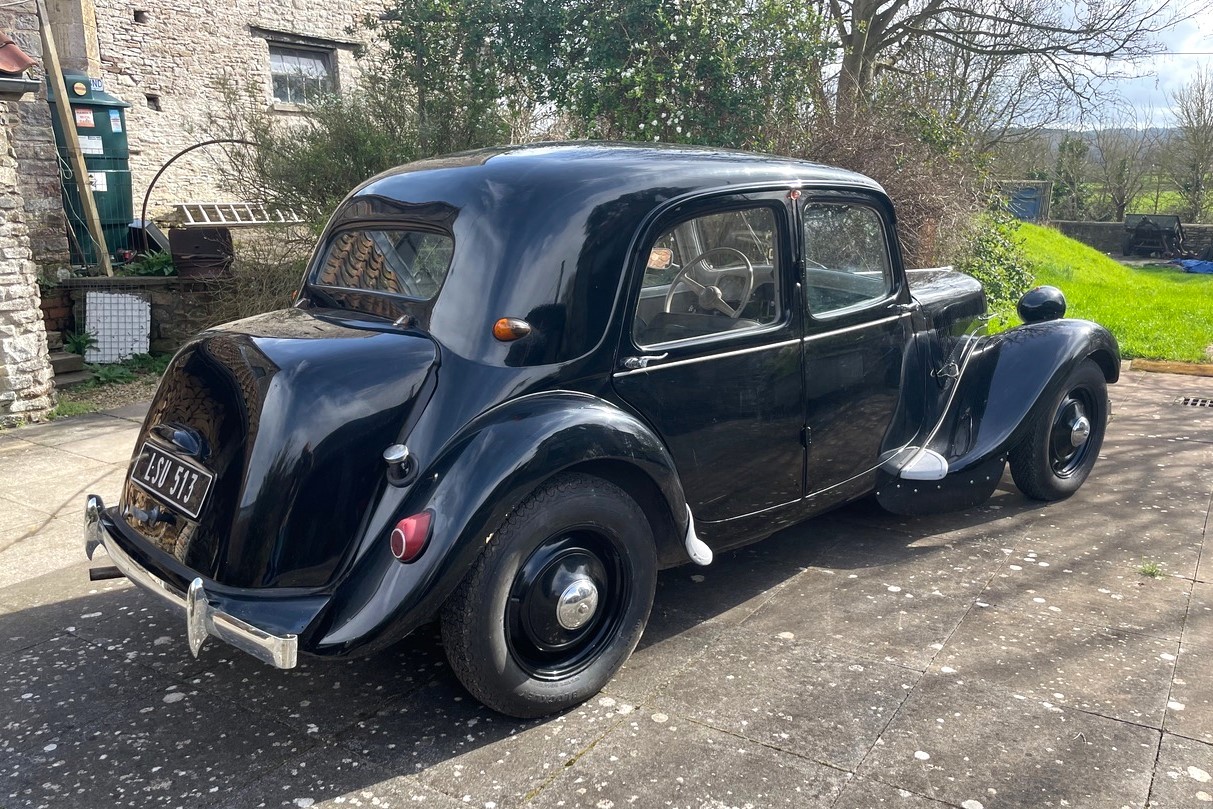 1956 CITROEN TRACTION AVANT 11BL ‘MALLE BOMBE’ Registration Number: LSU 513 Chassis Number: TBA - Image 4 of 14