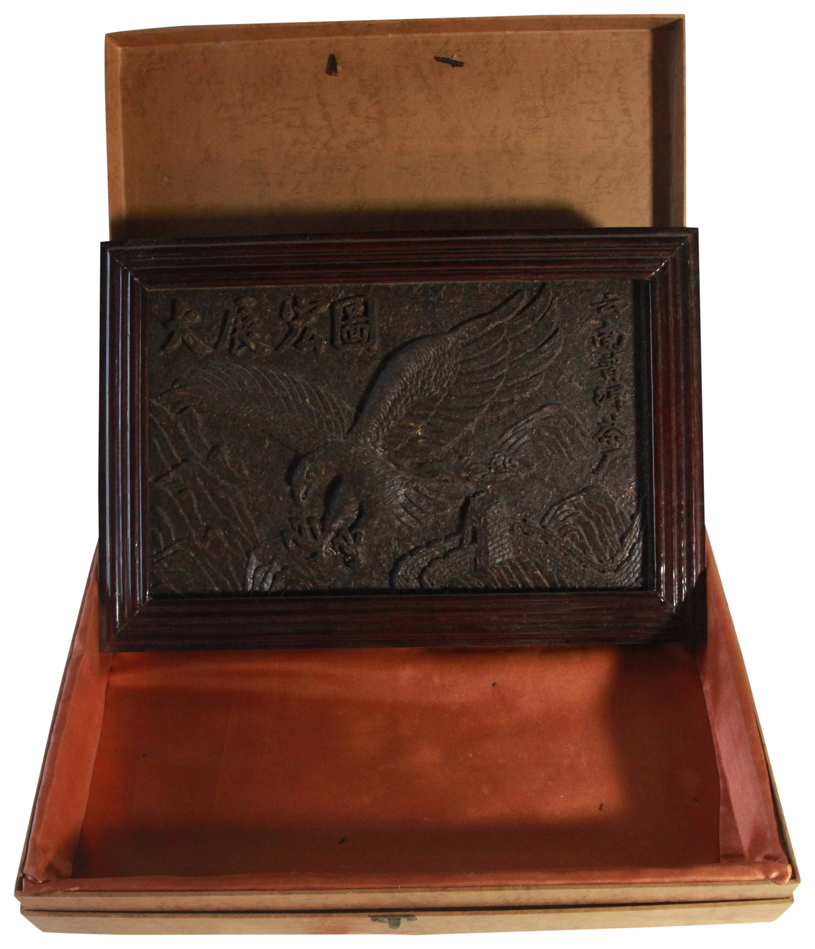 An unusual Chinese boxed tea plaque Yunnan Puer Tea, depicting an eagle & Great Wall China, (L: 37 - Image 4 of 5