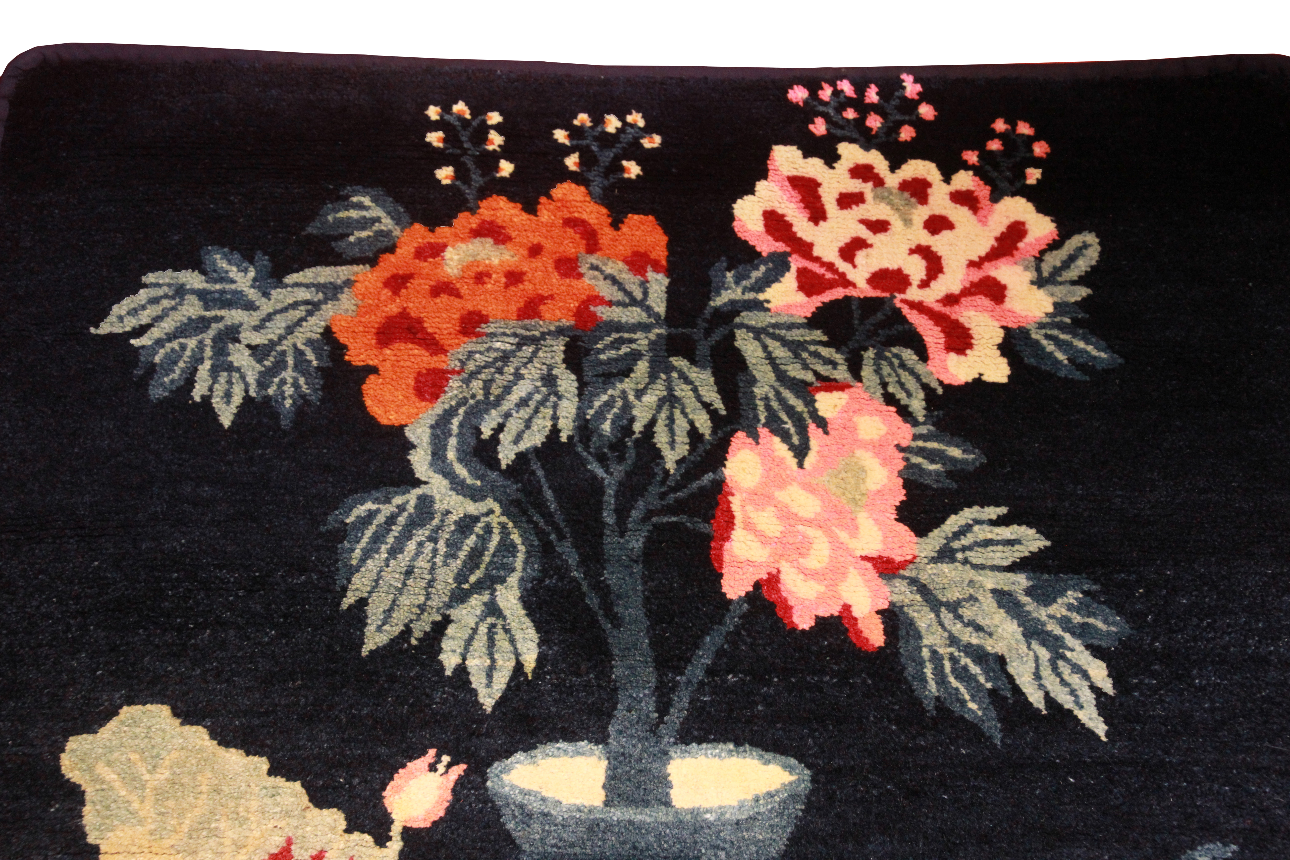 A good Chinese antique rug blue ground depicting a large vase flowers upon an urn stand. Possibly - Image 2 of 5