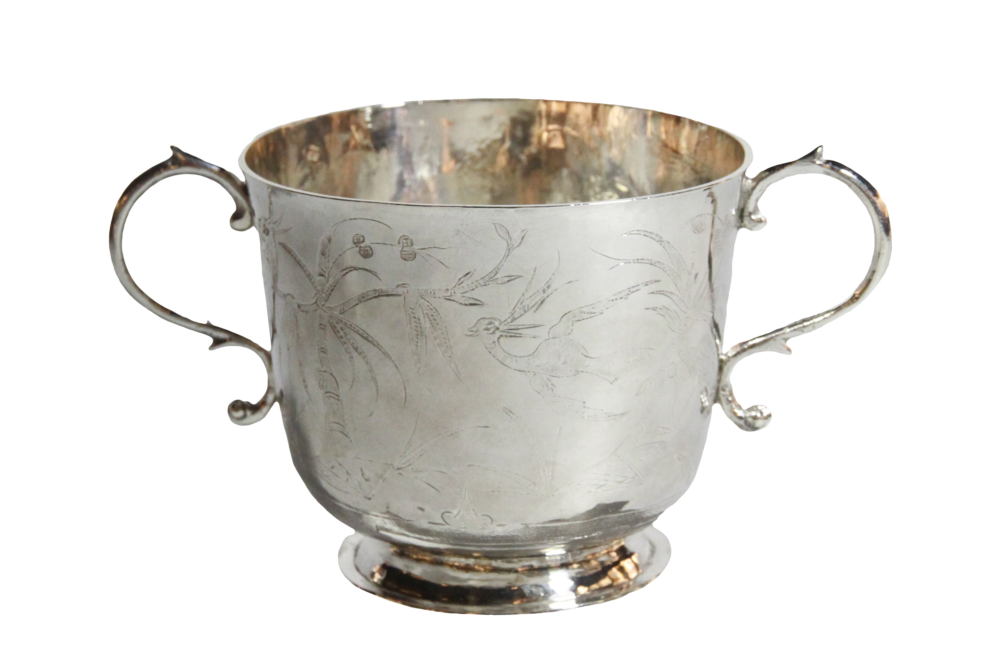 A good silver Porringer Edward Gladwin, 1683 London, with unusual Chinoiserie exotic birds, - Image 3 of 6