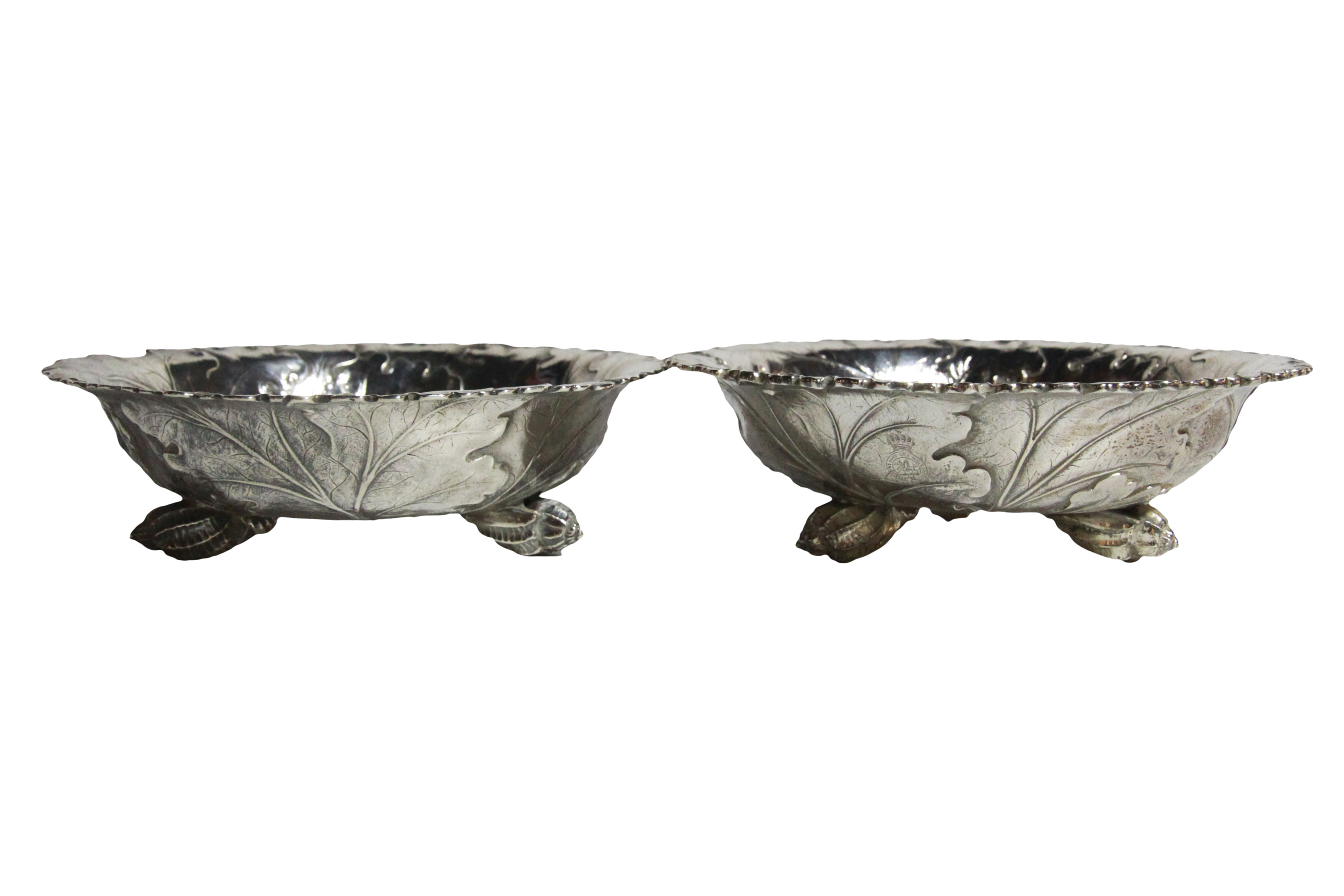 A good silver acorn shallow bowl, London 1842, upon shell scrolled feet, Diameter 16 cm, John Tapley
