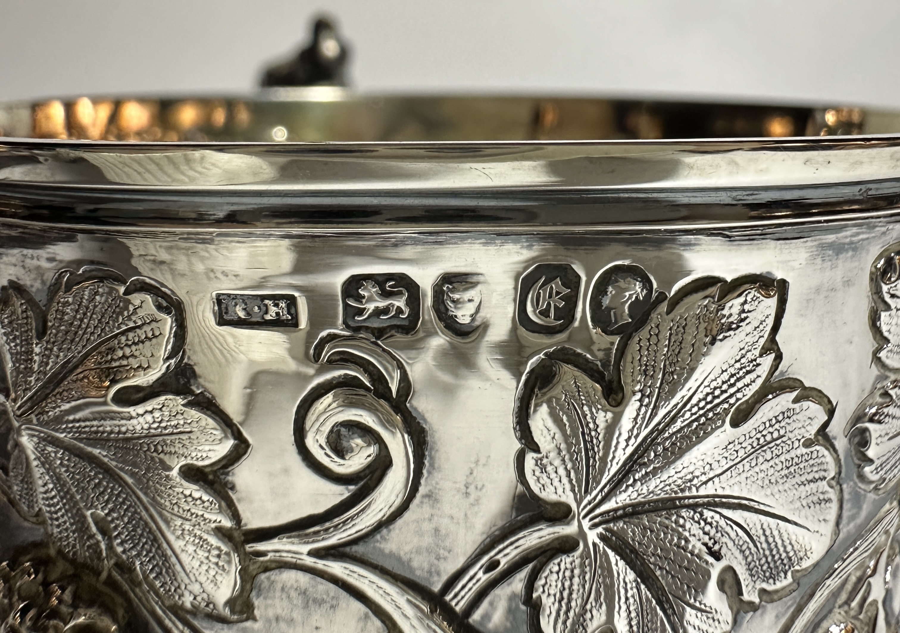A superb silver beaker/ cup with cherub vine scrolled decoration upon four Roco scrolled feet, - Image 8 of 8