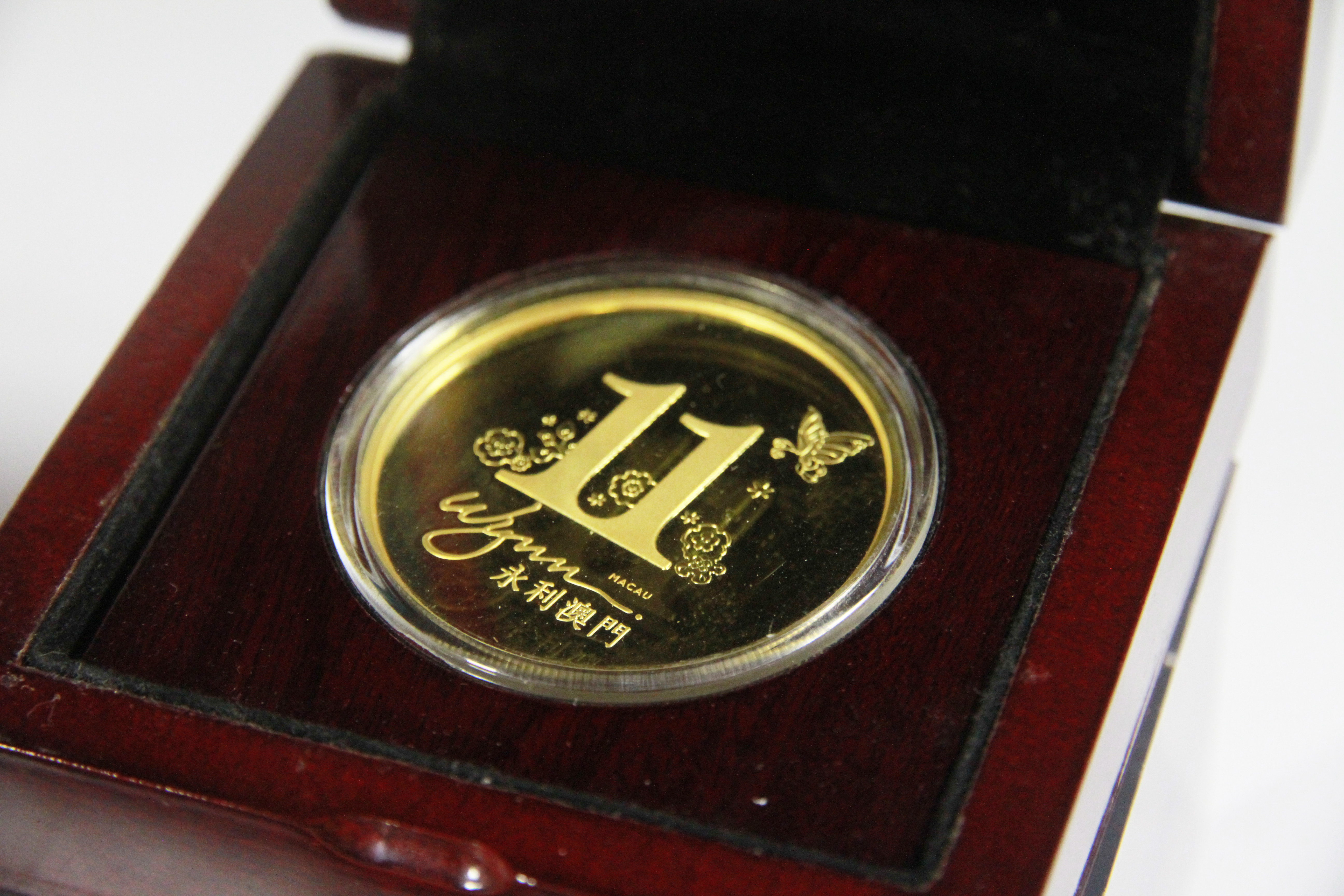 A Selection of 12 New Years decorative Chinese coins cased, also one other cased coin from Macau - Image 14 of 14