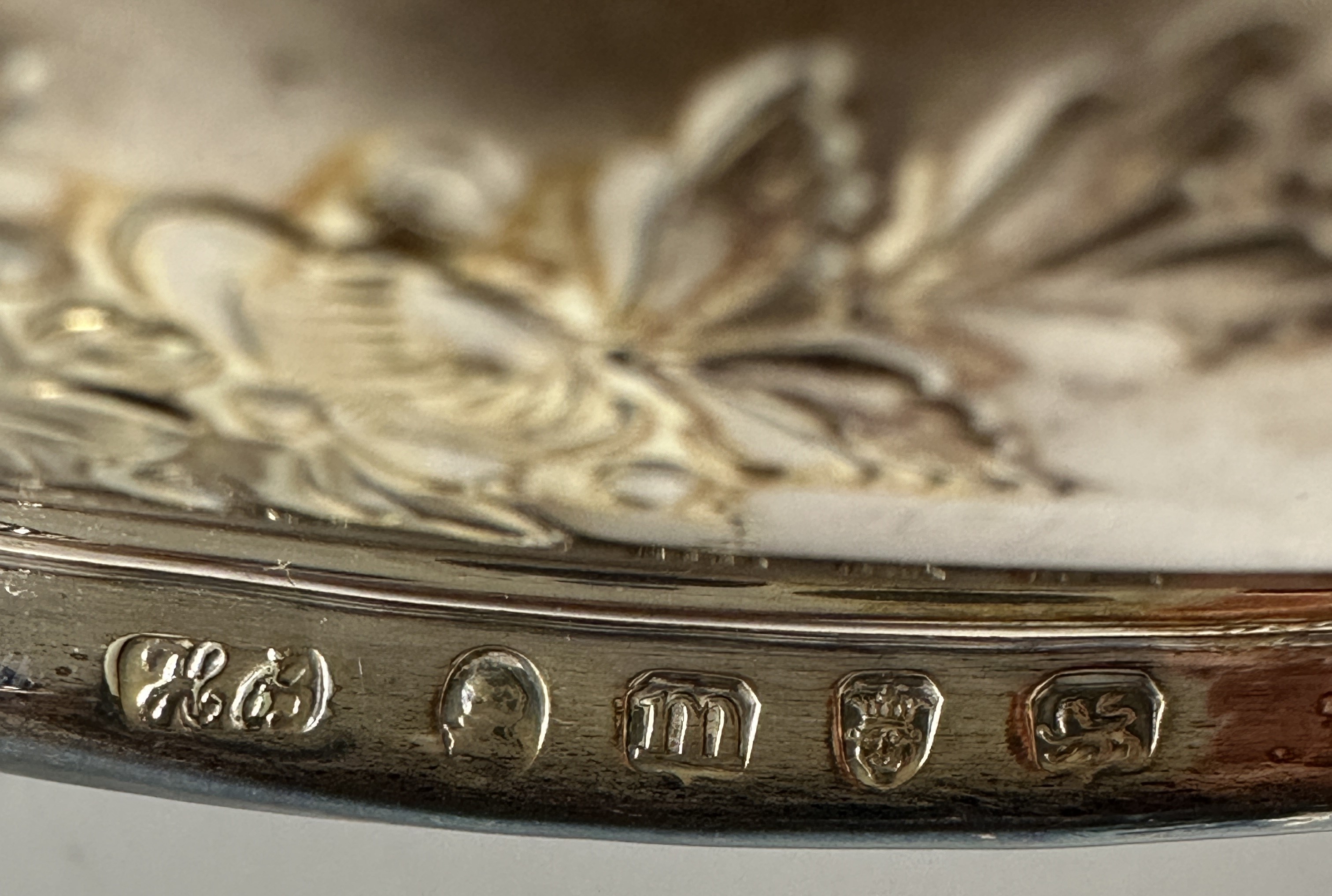 A fine quality elegant 8 piece silver cruet. Hester Bateman London – 1787, comprising vinagettes - Image 5 of 5