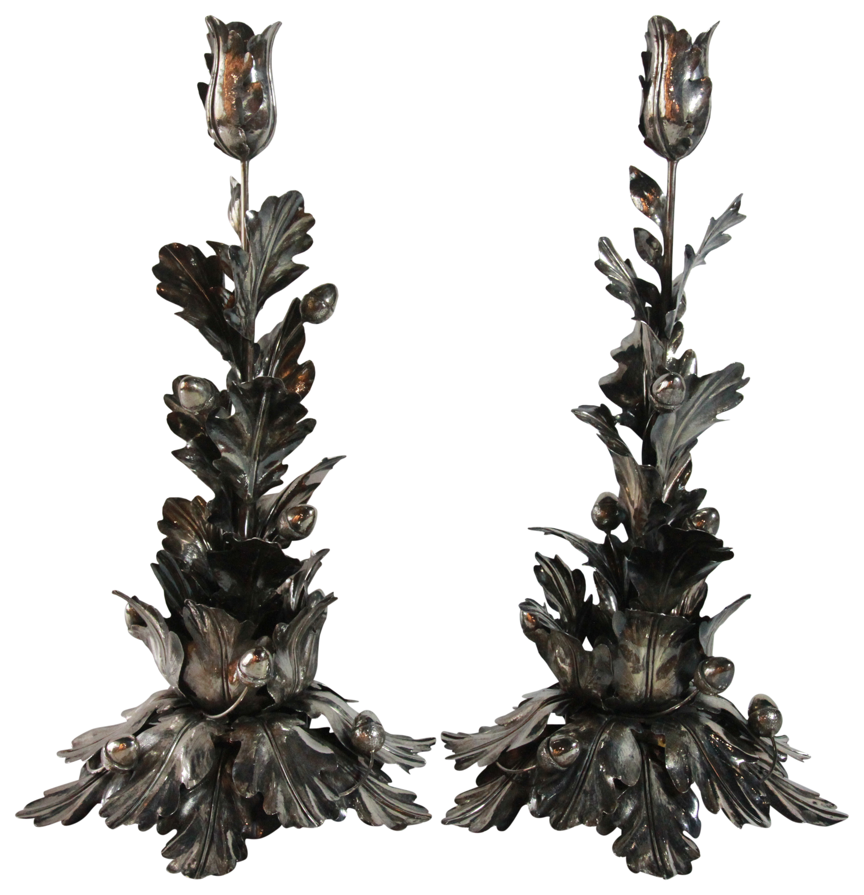 A pair of silver candlesticks - 20th century in the buccellati style with leaves & acorns. (H: 44cm)