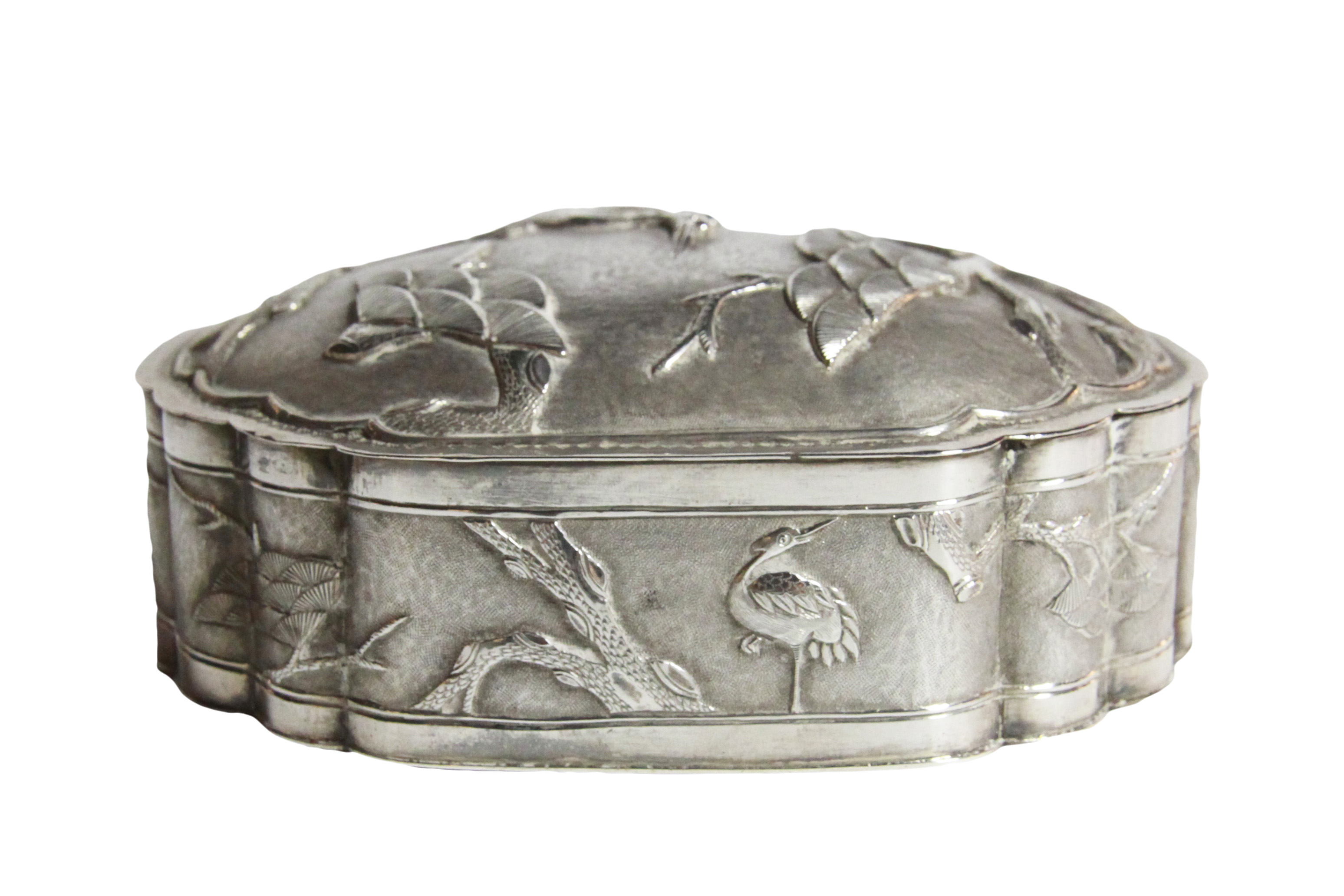 A good silver Chinese trinket box with stork decoration amongst foliage, (L: 14cm, 10.5 oz) - Image 3 of 5