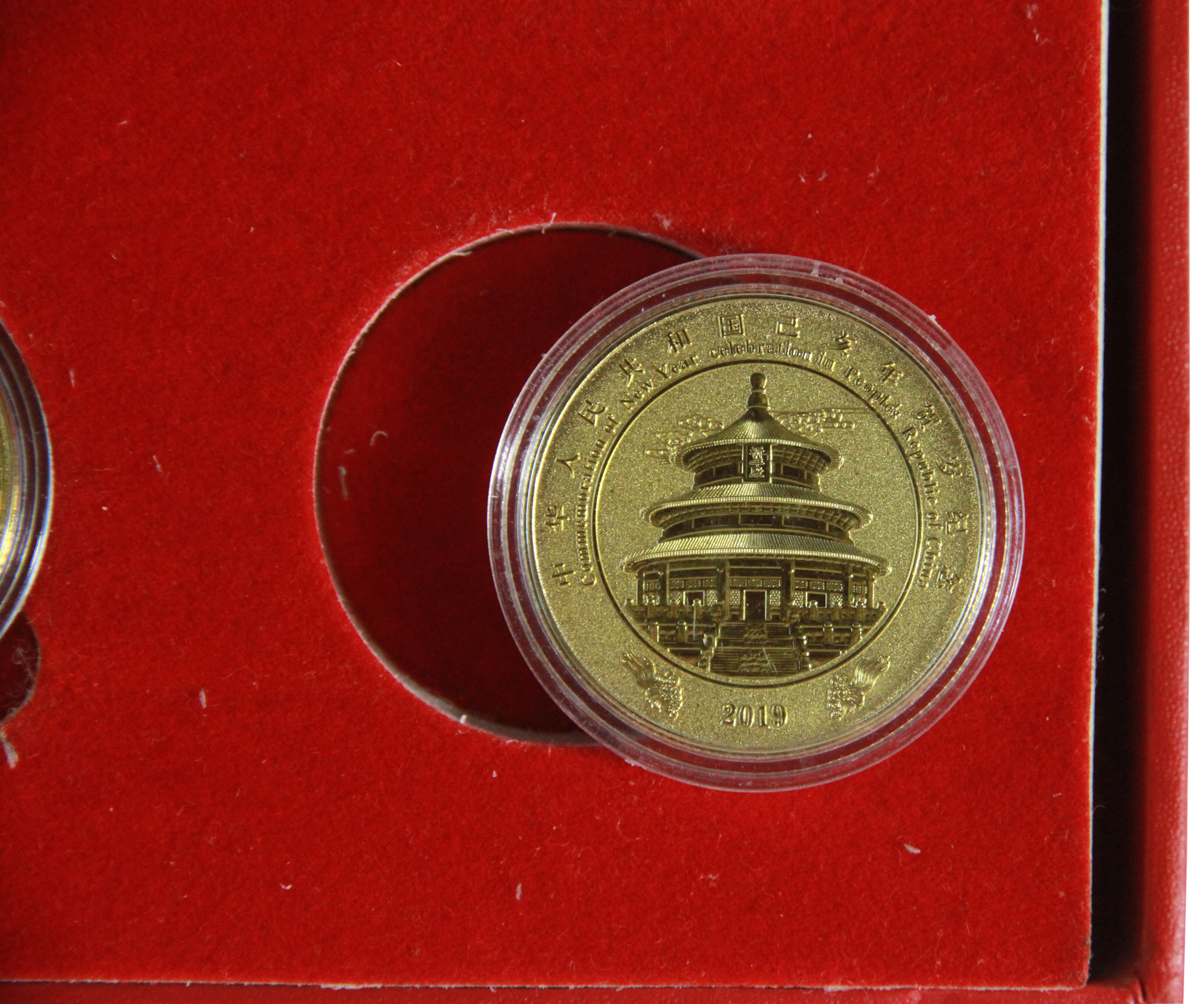 A Selection of 12 New Years decorative Chinese coins cased, also one other cased coin from Macau - Image 9 of 14