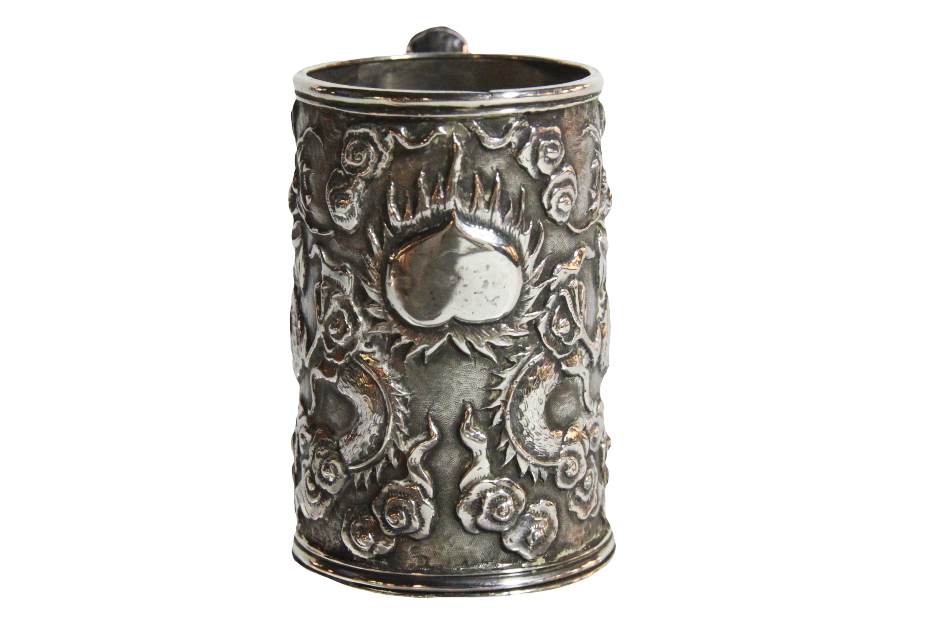 A small Chinese silver drinking vessel depicting dragons & mythical beasts with shaped handle, (H: 7 - Image 2 of 5