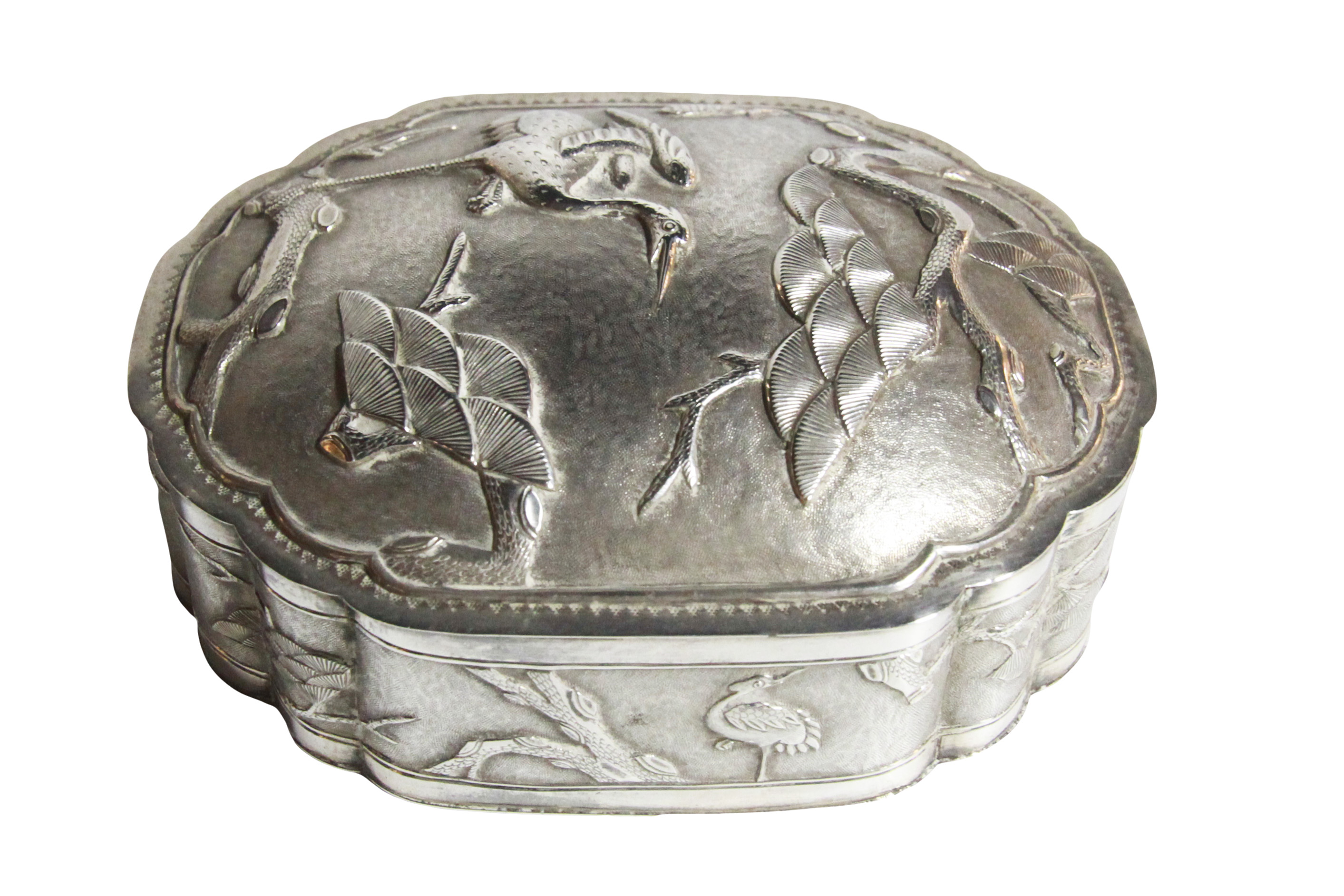 A good silver Chinese trinket box with stork decoration amongst foliage, (L: 14cm, 10.5 oz) - Image 2 of 5