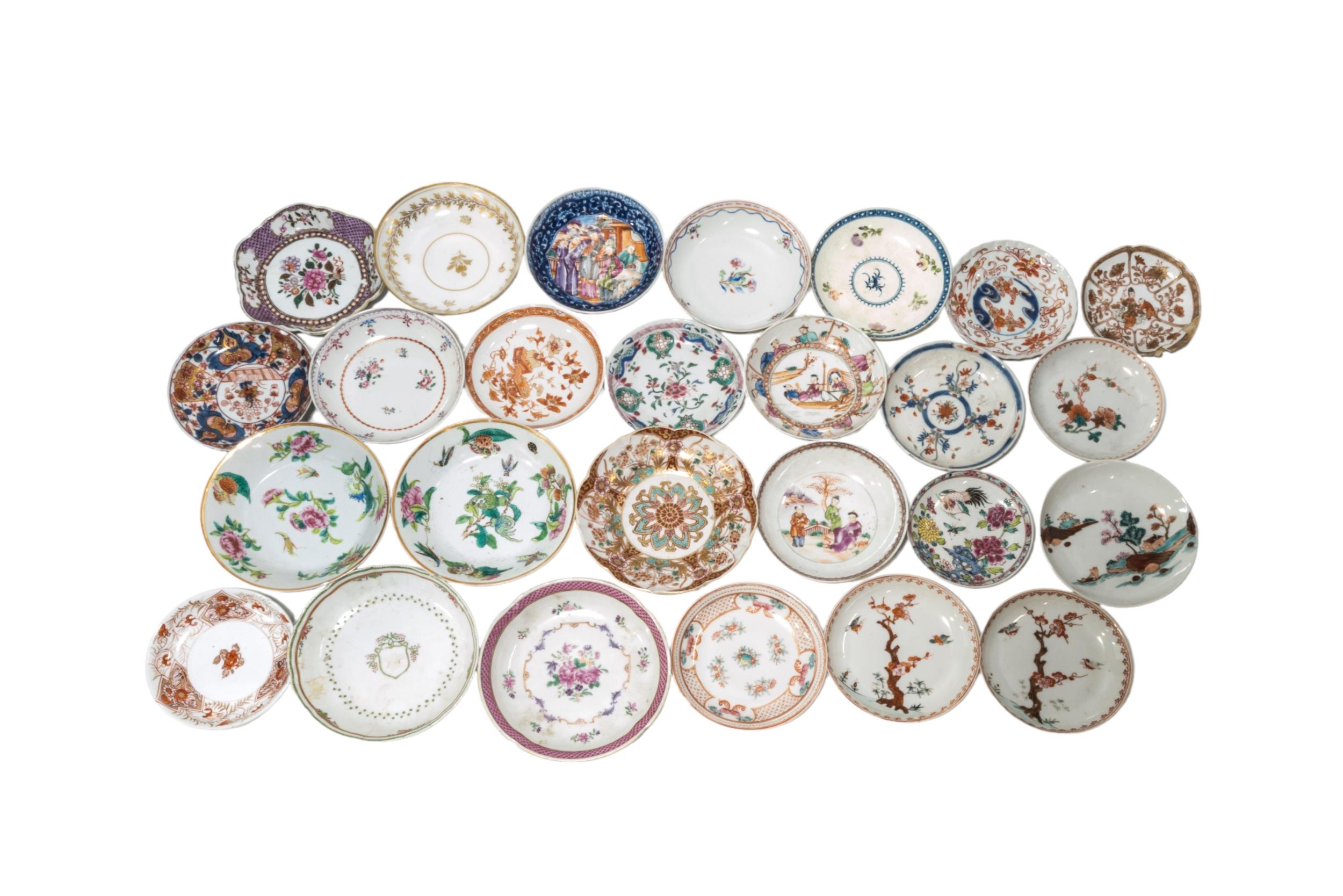 A LARGE COLLECTION OF CHINESE EXPORT PORCELAIN TEABOWLS, SAUCERS AND CUPS QING DYNASTY, MOSTLY - Image 3 of 6