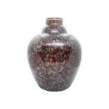 A LARGE VINTAGE BALUSTER GLASS VASE, internally decorated with a crackle effect over a rich