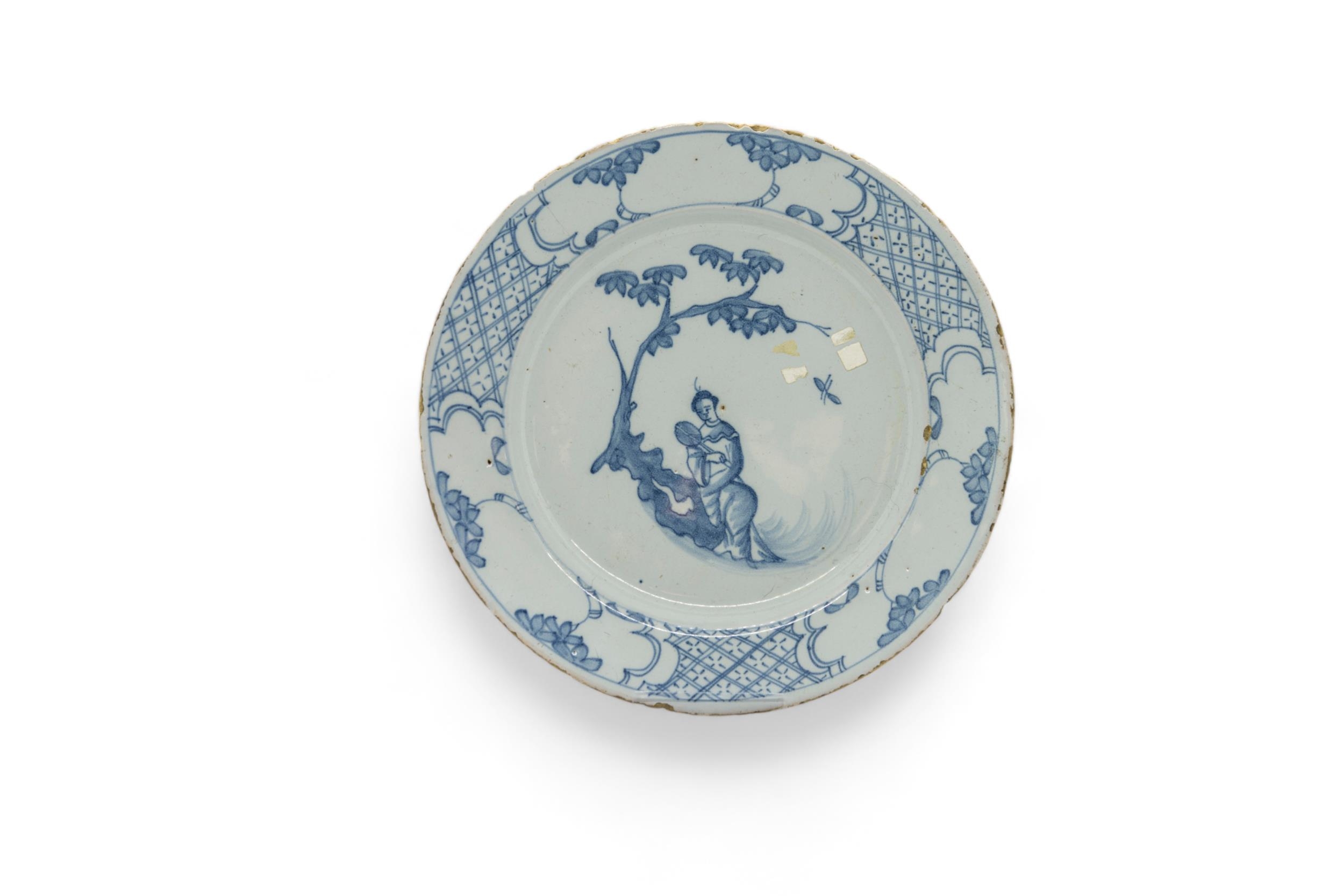 FIVE DELFT PLATES AND A SOUP PLATE 18th century, 23cms wide - Image 5 of 6