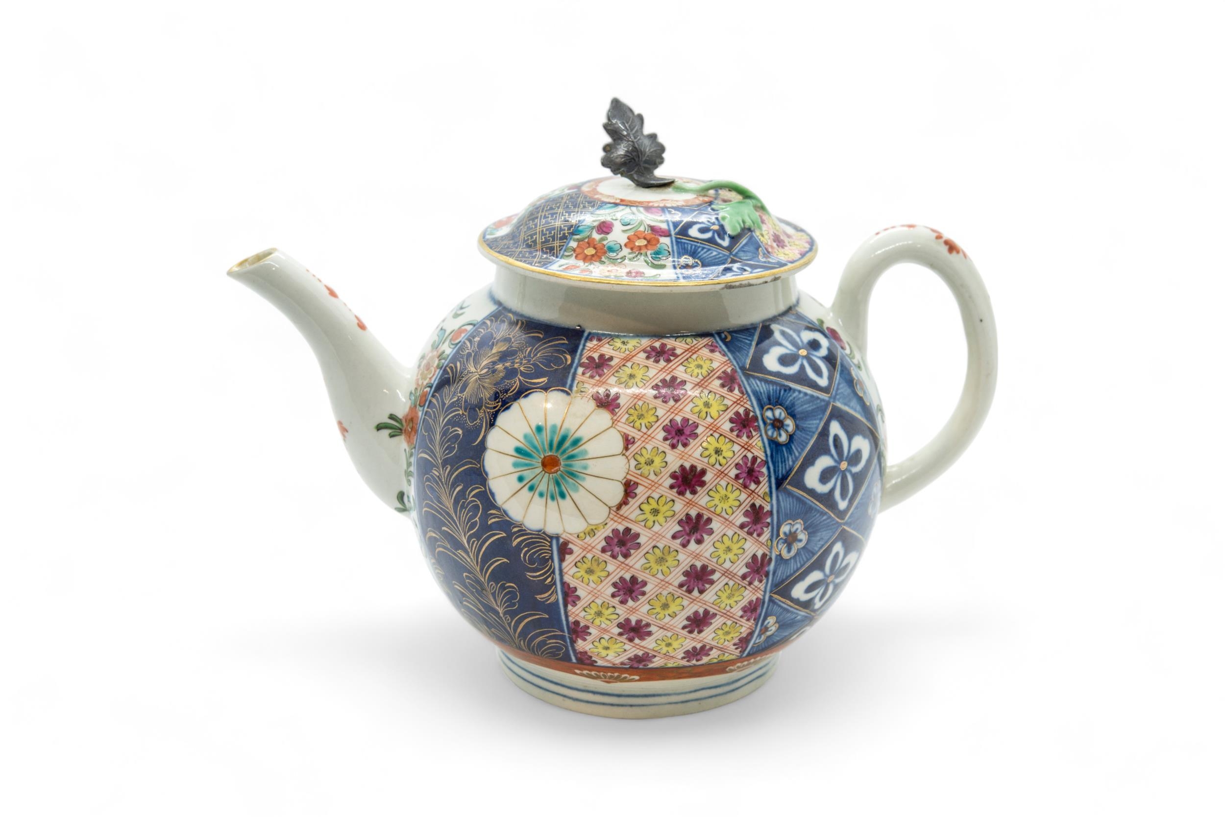 AN 18TH CENTURY WORCESTER IMARI TEAPOT With silver leaf finial replacement, 22cms wide - Image 2 of 4