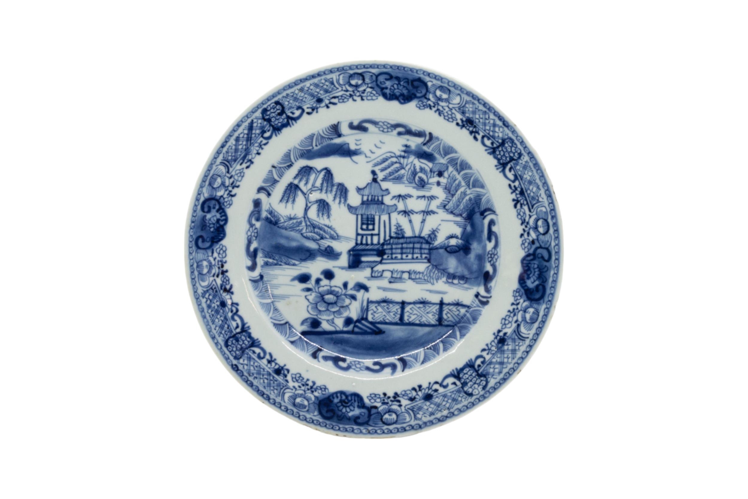 A MIXED COLLECTION OF FOURTEEN CHINESE BLUE AND WHITE DISHES AND AN OCTAGONAL SERVING DISH, late - Image 13 of 18