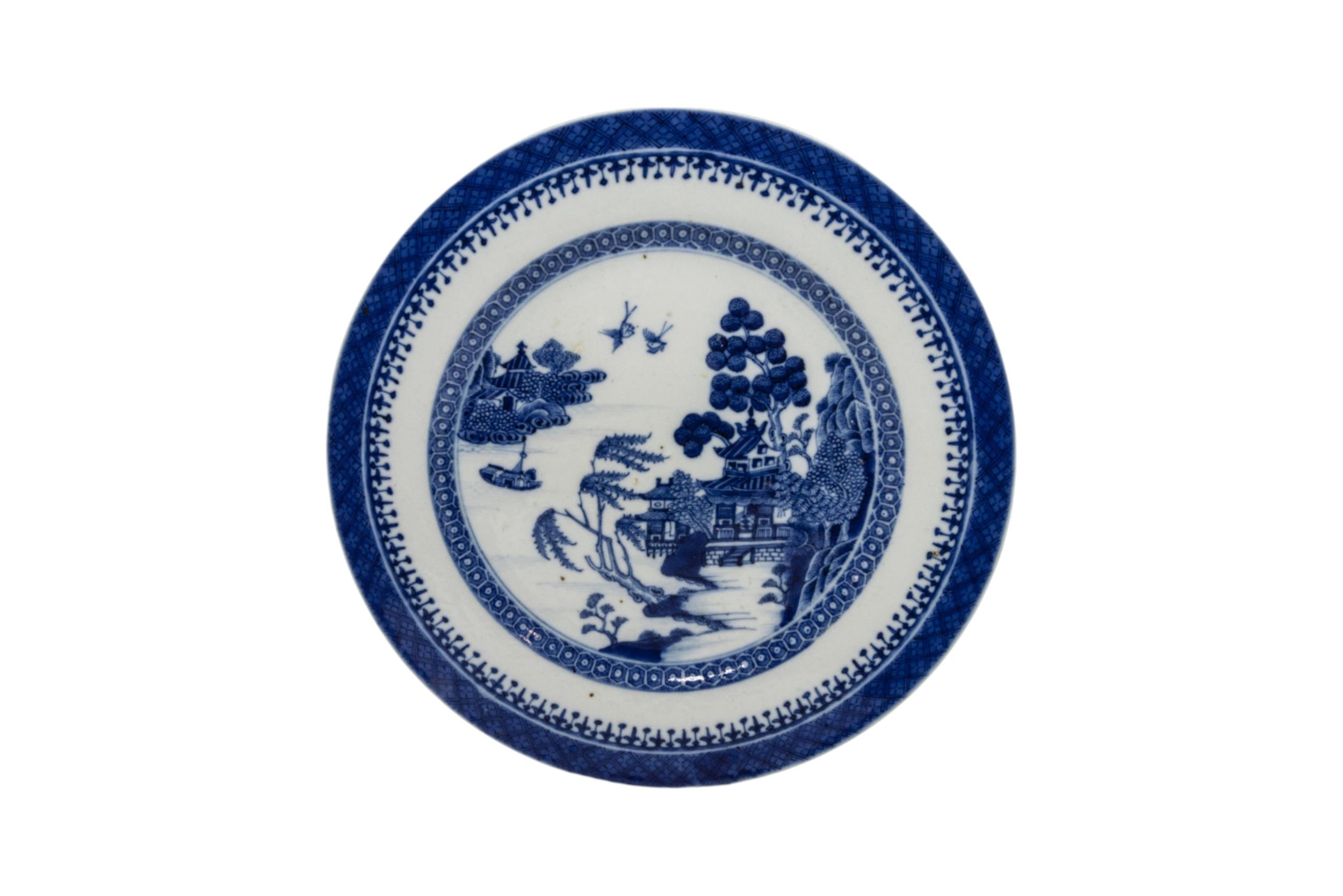 A MIXED COLLECTION OF FOURTEEN CHINESE BLUE AND WHITE DISHES AND AN OCTAGONAL SERVING DISH, late - Image 11 of 18