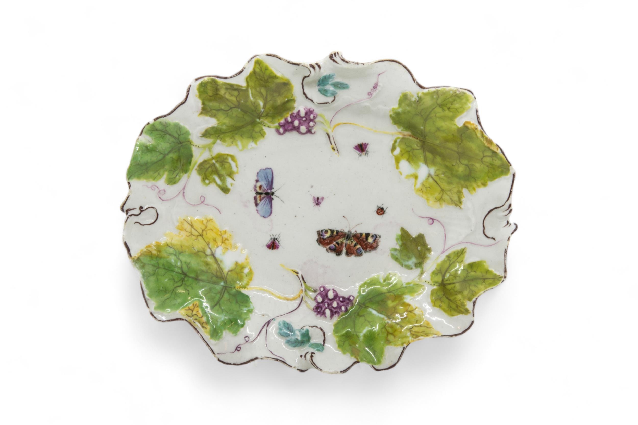 A WORCESTER PLATE Circa 1770, together with an oval dish, probably Chelsea, 20cms wide - Image 3 of 4