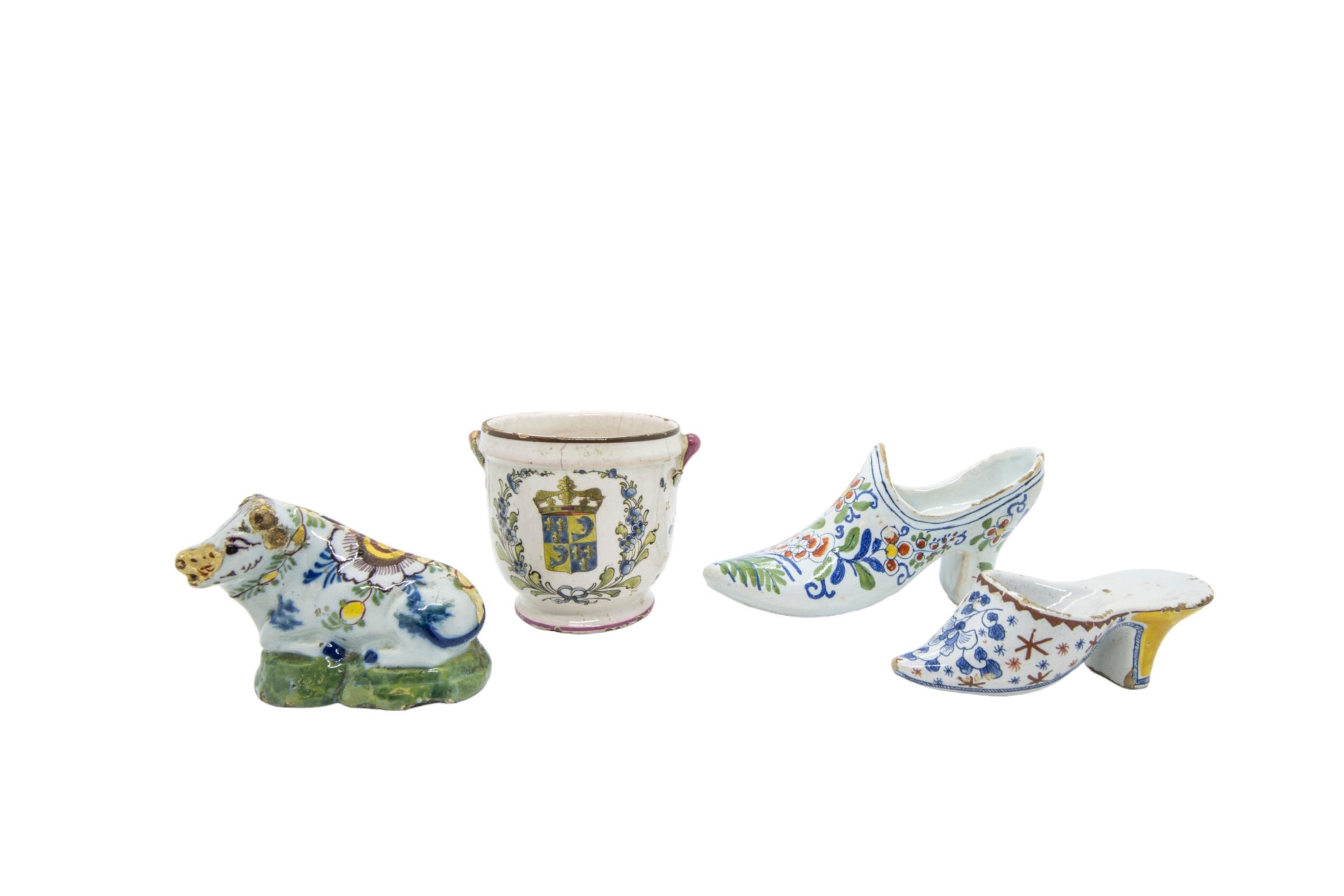 A GROUP OF SMALL FAIENCE ITEMS, MAINLY 18/19TH CENTURY, the lot includes a cup decorated with a - Image 2 of 3