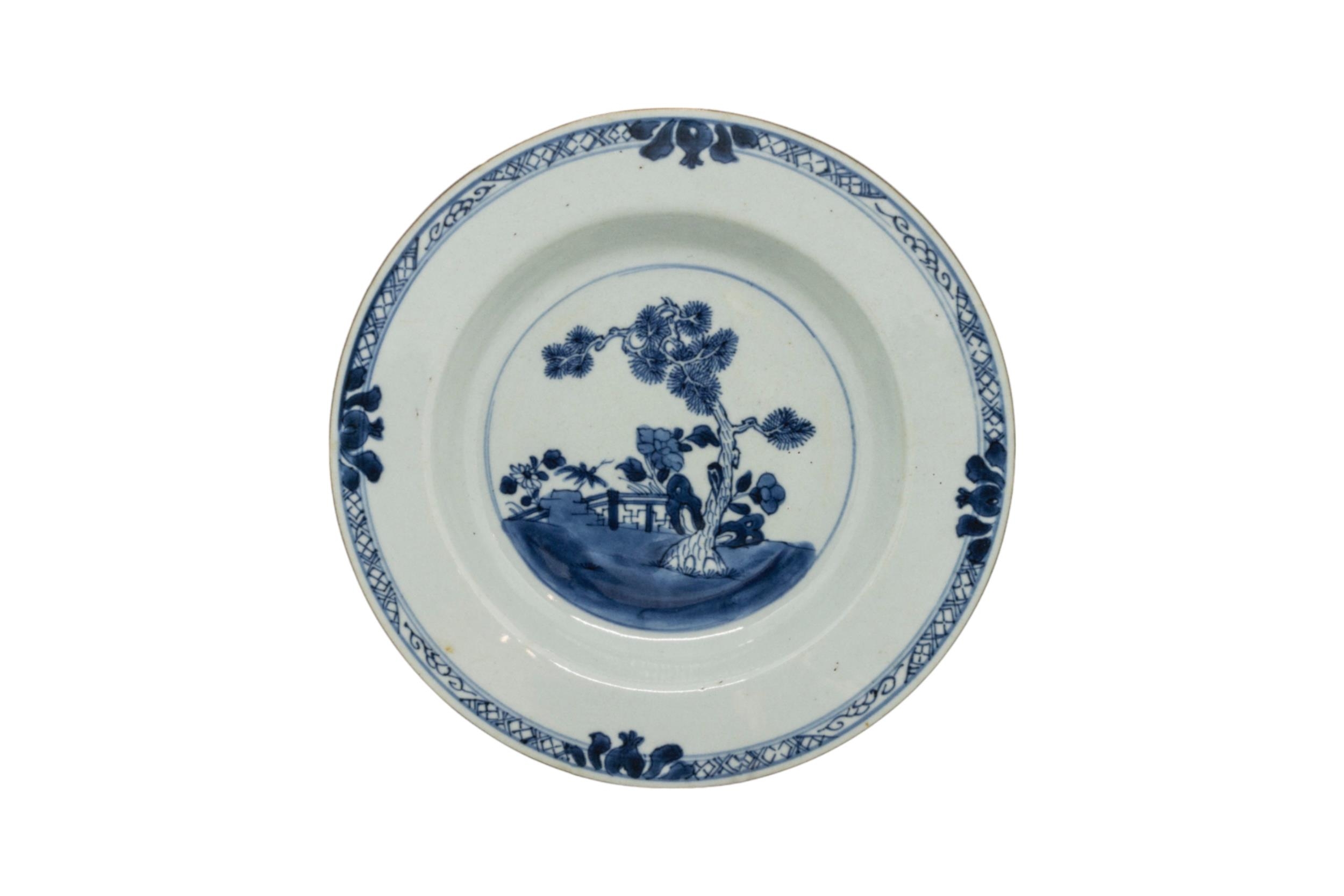 A MIXED COLLECTION OF FOURTEEN CHINESE BLUE AND WHITE DISHES AND AN OCTAGONAL SERVING DISH, late - Image 8 of 18