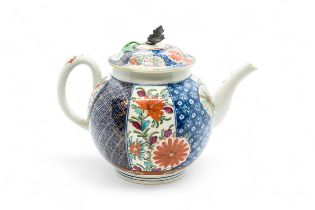 AN 18TH CENTURY WORCESTER IMARI TEAPOT With silver leaf finial replacement, 22cms wide
