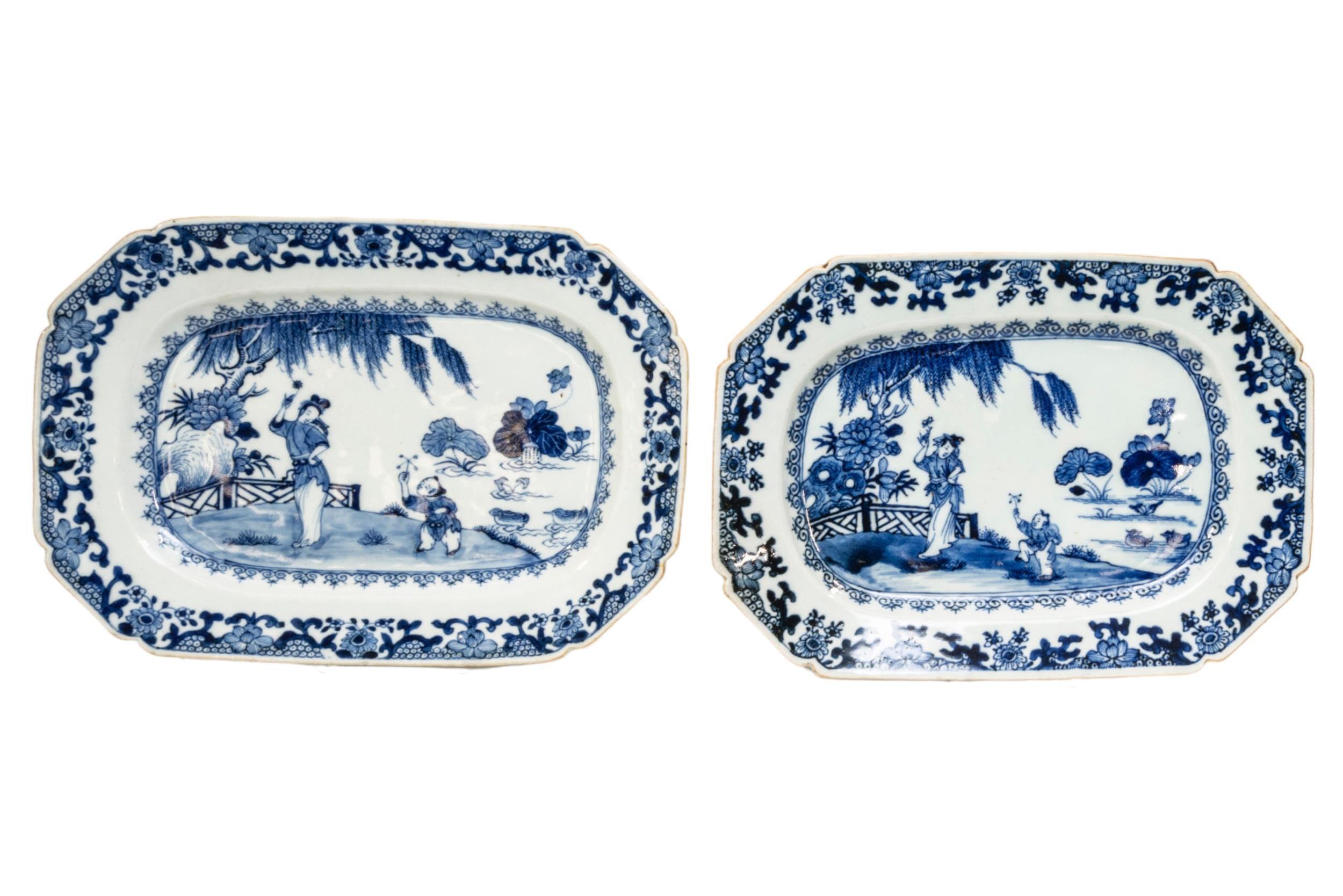 A VARIED COLLECTION OF CHINESE EXPORT BLUE & WHITE PORCELAIN WARE, 18TH/19TH CENTURY, the lot - Image 6 of 13
