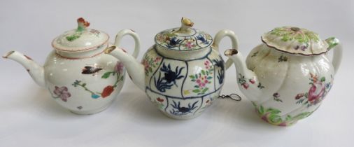A DERBY TEAPOT AND TWO WORCESTER EXAMPLES Circa 1770, the Derby teapot with early crowned "D" in