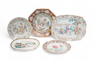 A GROUP OF FIVE CHINESE FAMILLE ROSE DISHES QING DYNASTY, 18TH CENTURY 22cm - 30.5cm wide