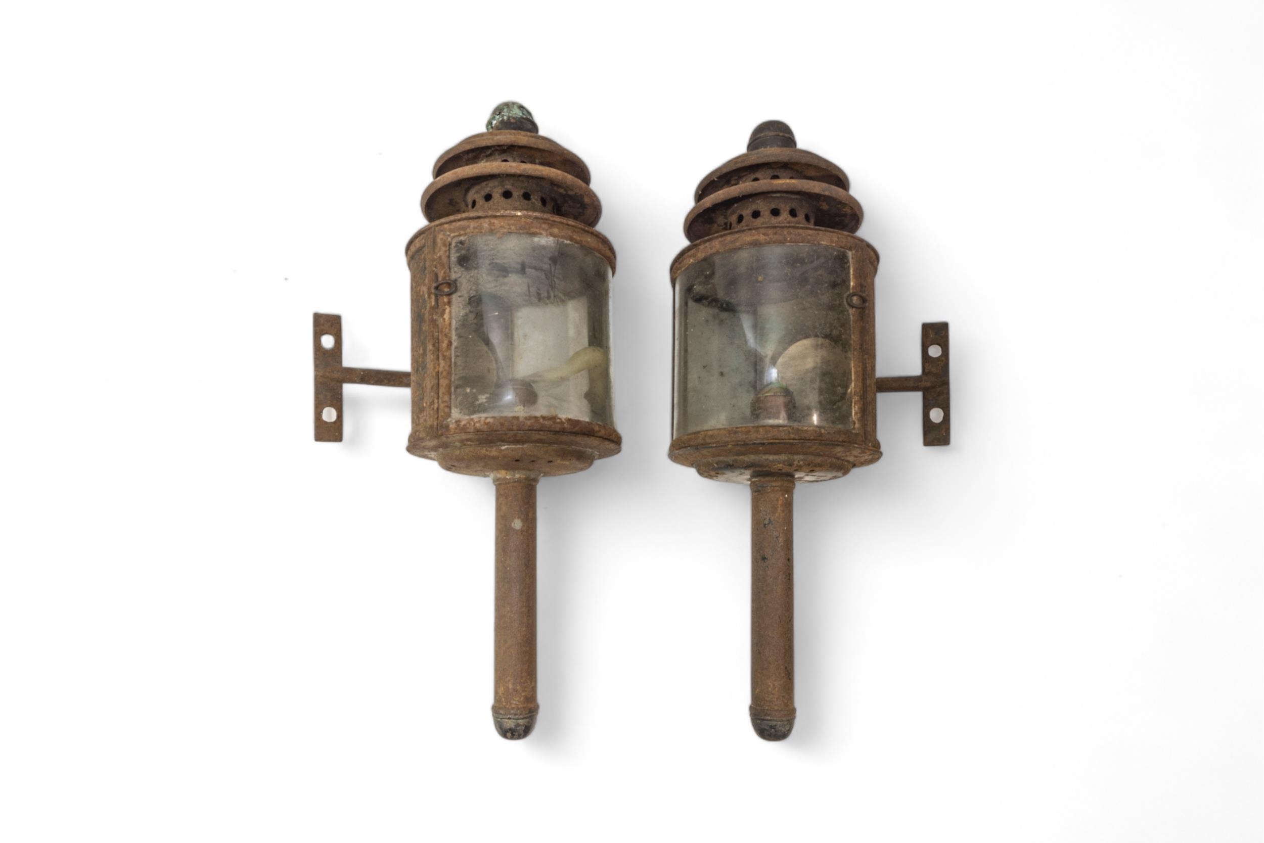 A PAIR OF LARGE 19TH CENTURY CARRIAGE OR OUTDOOR LANTERNS OF CIRCULAR FORM (DISTRESSED) and a pair - Image 2 of 4