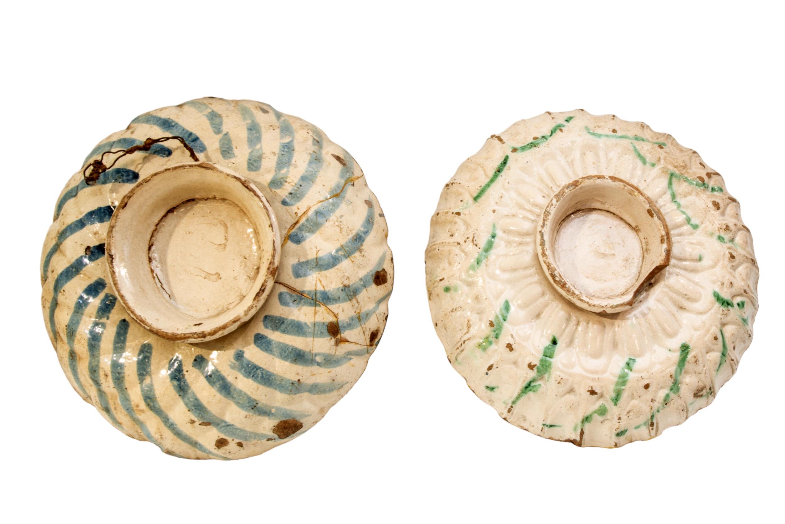 TWO ITALIAN FAIENCE DISHES, POSSIBLY 17TH CENTURY, one lobed form dish with a portrait painted - Image 2 of 2