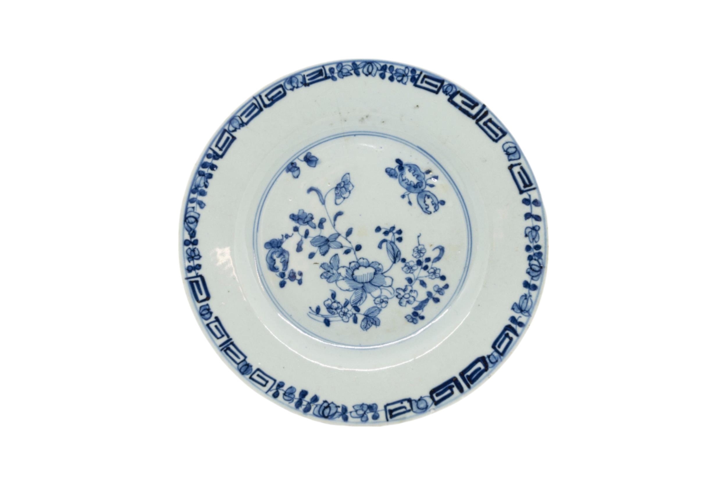 A MIXED COLLECTION OF FOURTEEN CHINESE BLUE AND WHITE DISHES AND AN OCTAGONAL SERVING DISH, late - Image 4 of 18