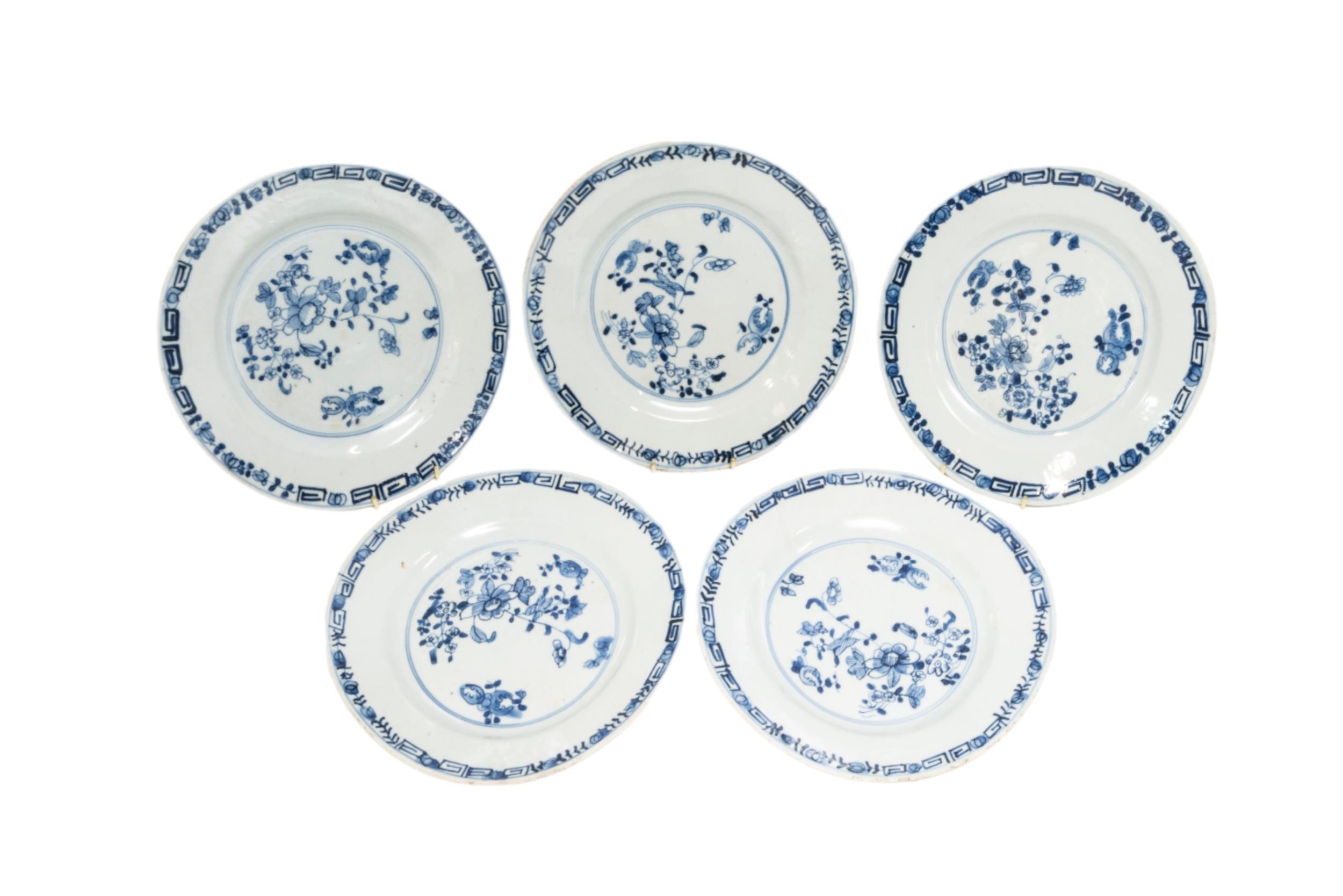 A MIXED COLLECTION OF FOURTEEN CHINESE BLUE AND WHITE DISHES AND AN OCTAGONAL SERVING DISH, late - Image 16 of 18