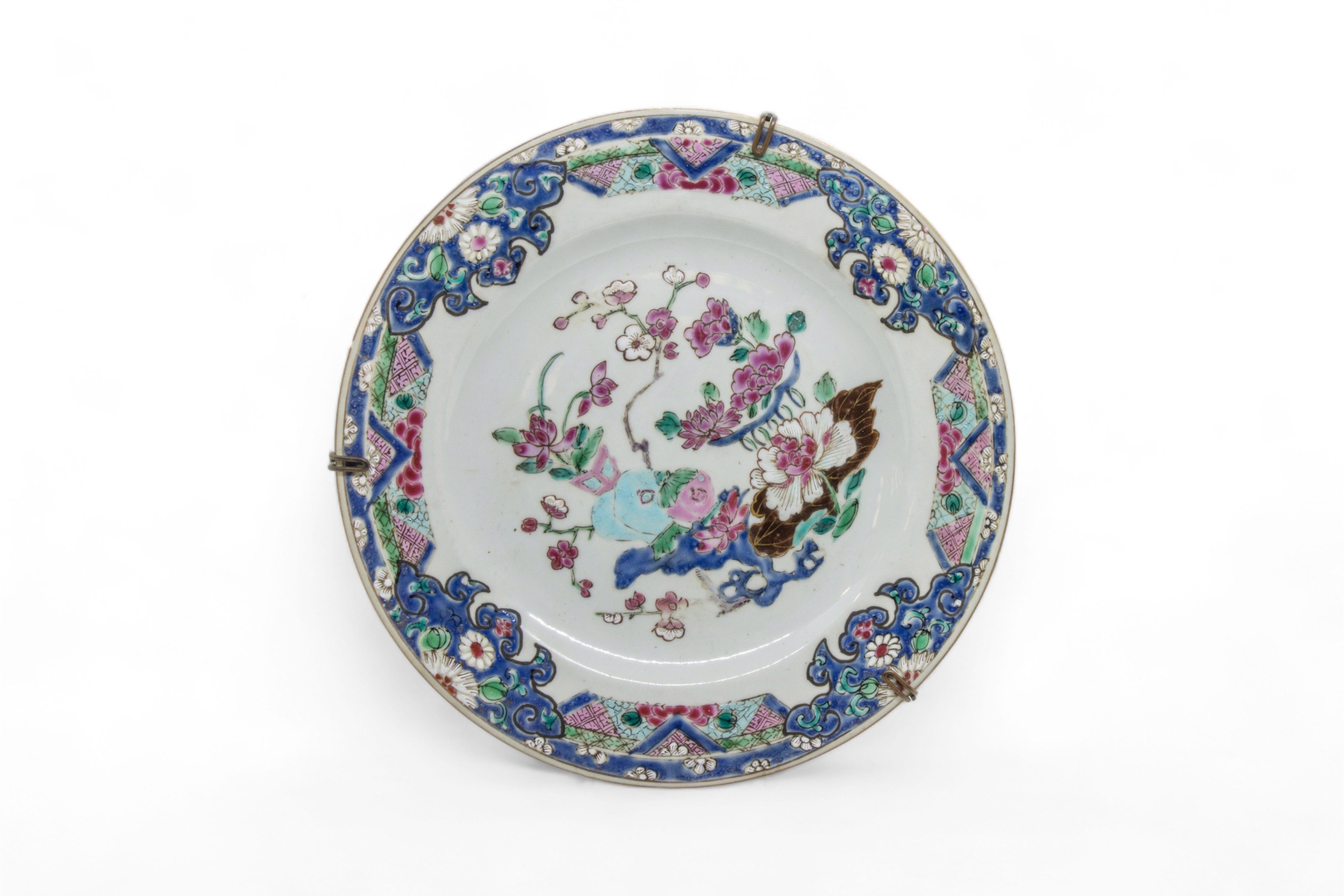 A GROUP OF TEN CHINESE EXPORT DISHES QING DYNASTY, 18TH CENTURY 23cm diam approx. - Image 7 of 11