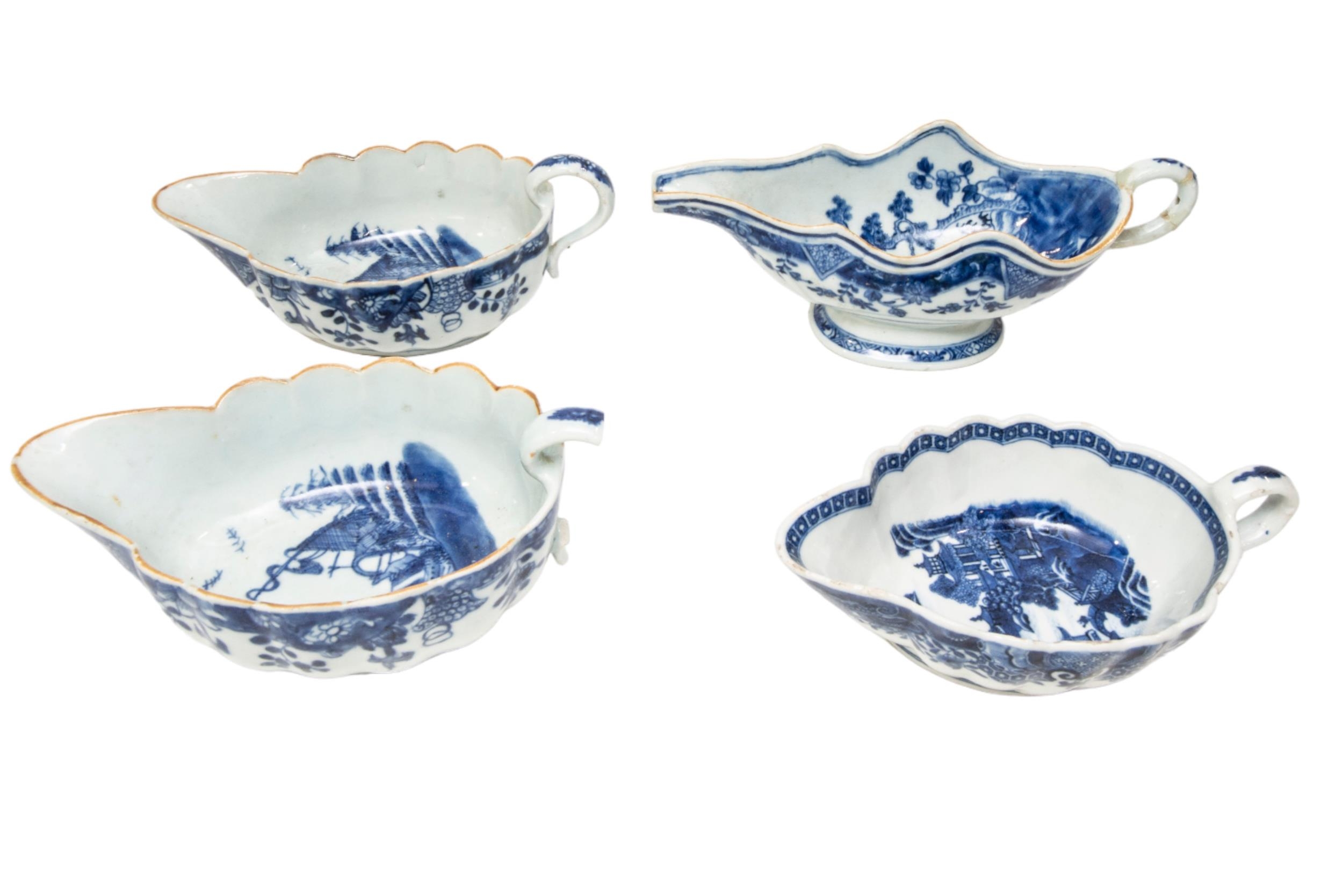 A VARIED COLLECTION OF CHINESE EXPORT BLUE & WHITE PORCELAIN WARE, 18TH/19TH CENTURY, the lot - Image 12 of 13