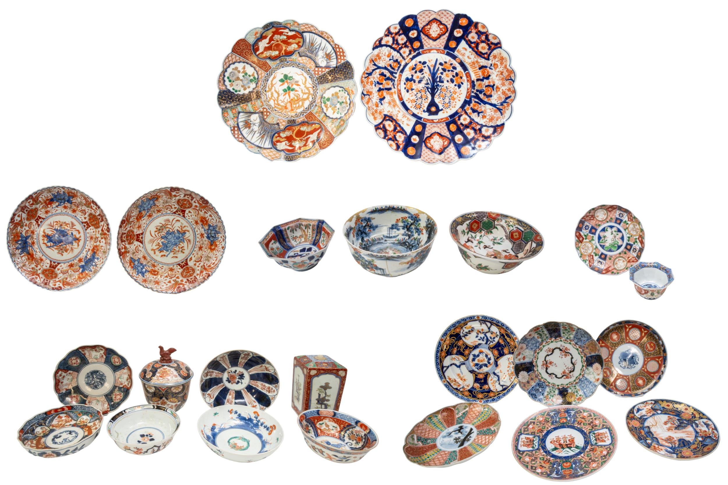 A LARGE GROUP OF JAPANESE IMARI WARES EDO / MEIJI PERIOD (qty)