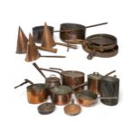 A LARGE VICTORIAN COPPER PAN WITH LID AND A SELECTION OF VICTORIAN AND LATER COPPER PANS AND