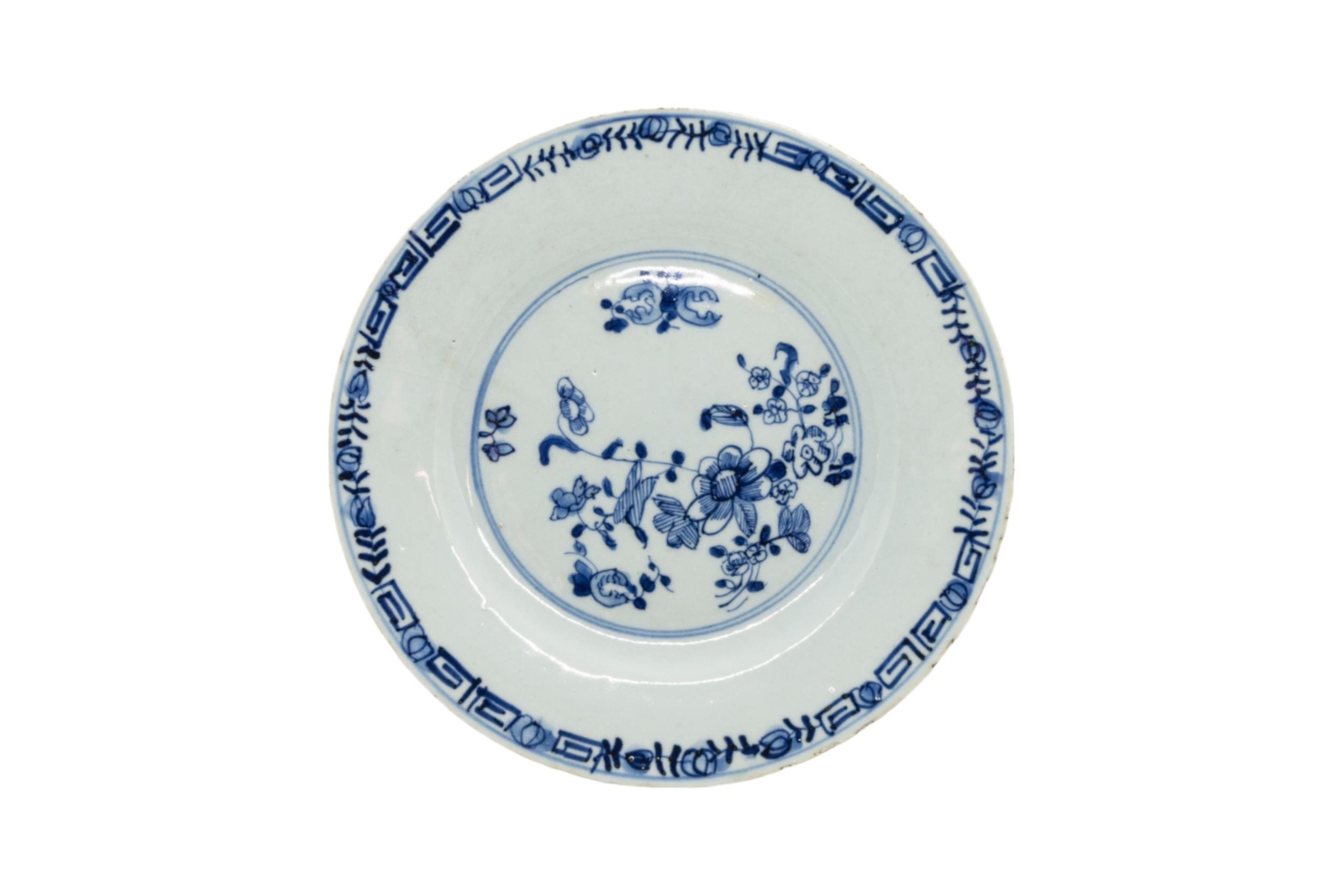 A MIXED COLLECTION OF FOURTEEN CHINESE BLUE AND WHITE DISHES AND AN OCTAGONAL SERVING DISH, late - Image 5 of 18