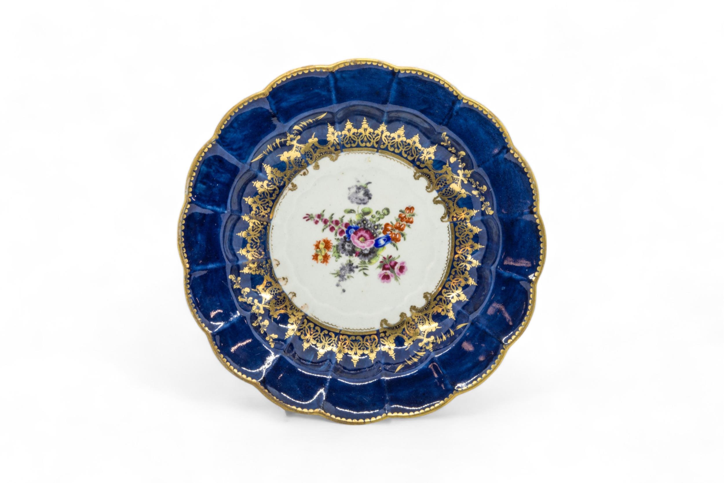 A WORCESTER PLATE Circa 1770, together with an oval dish, probably Chelsea, 20cms wide - Image 4 of 4