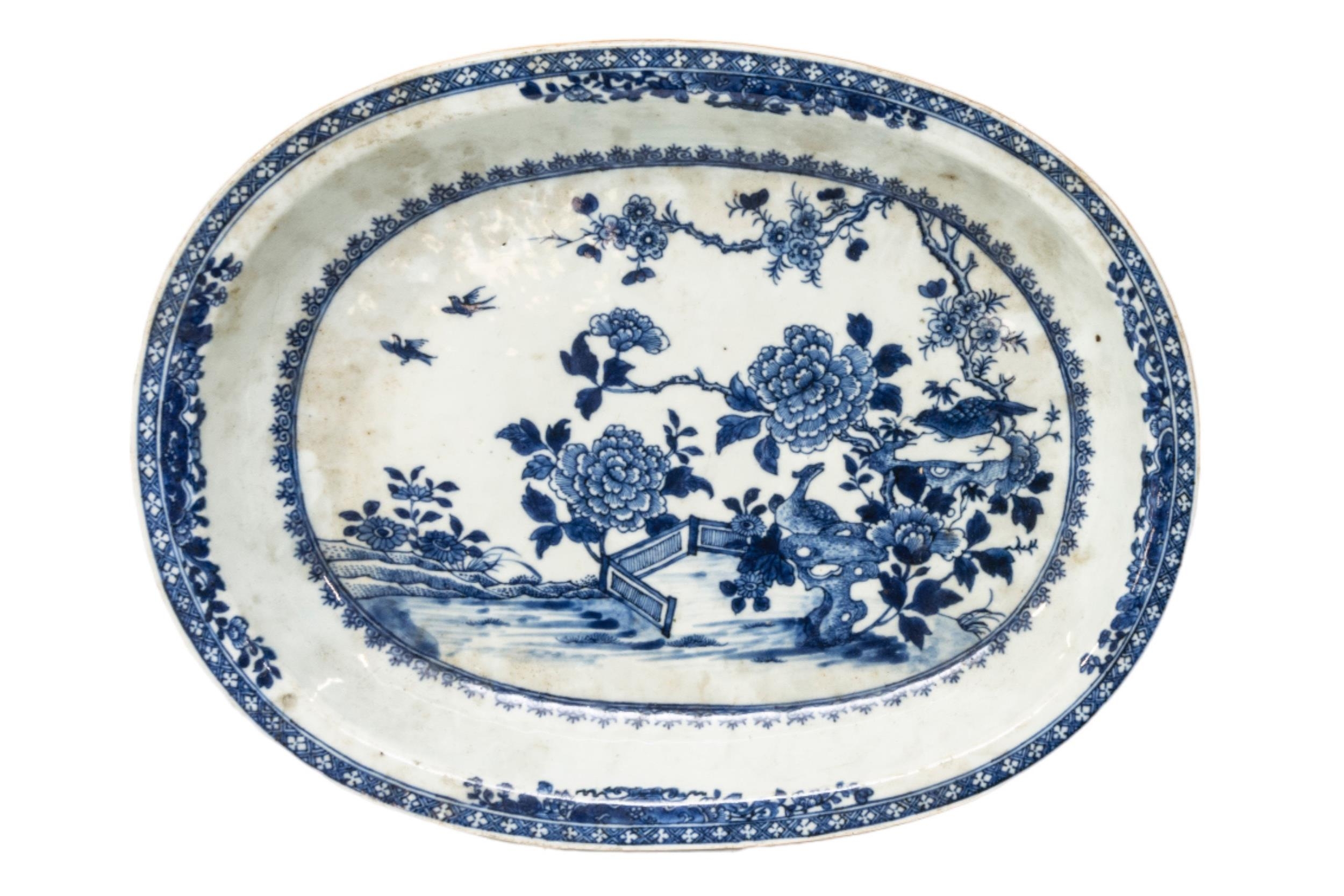 A VARIED COLLECTION OF CHINESE EXPORT BLUE & WHITE PORCELAIN WARE, 18TH/19TH CENTURY, the lot - Image 5 of 13