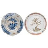 TWO LARGE CHINESE EXPORT PORCELAIN DISHES QIANLONG PERIOD (1736-1795) 36.5cm & 38.5cm diam