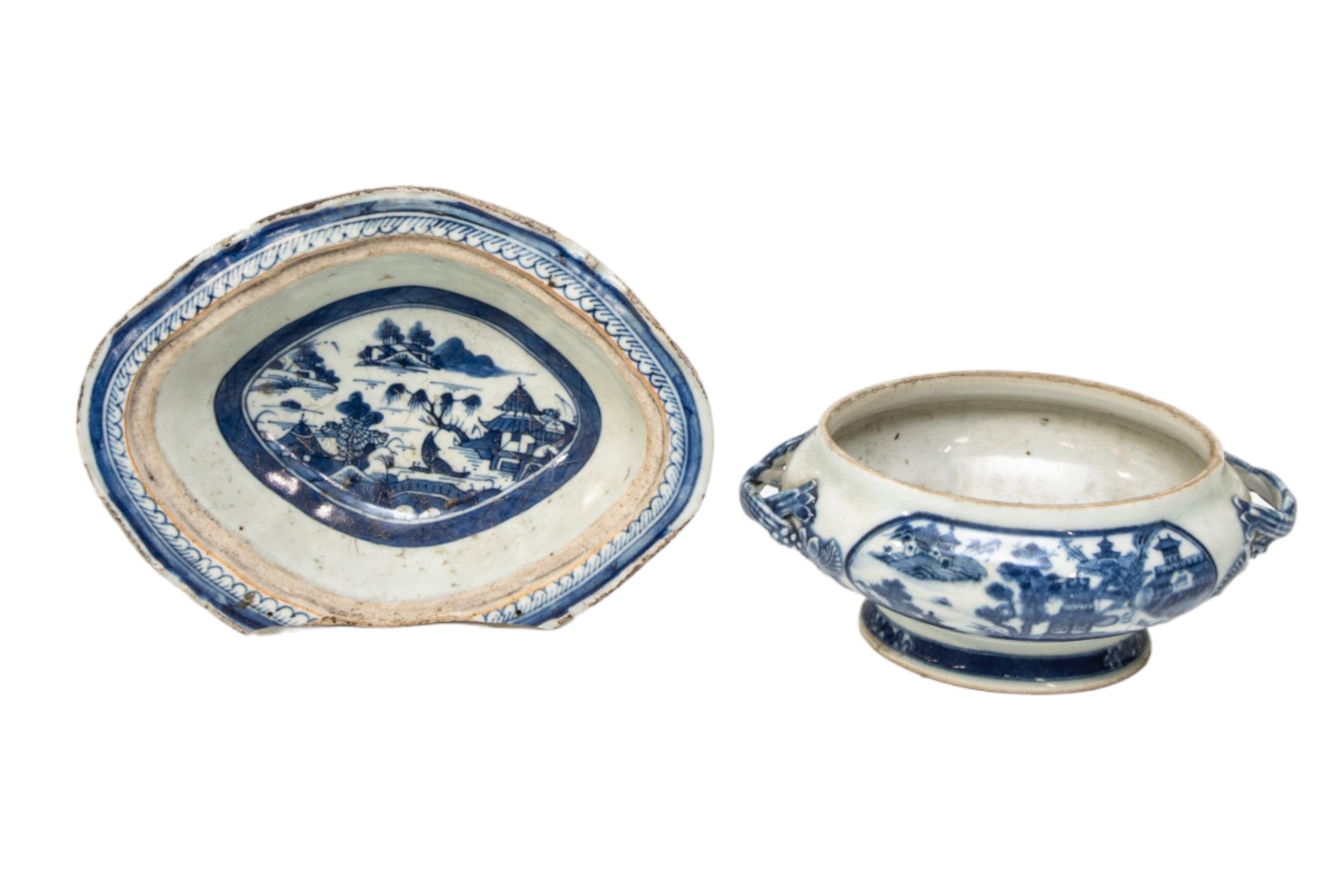 A VARIED COLLECTION OF CHINESE EXPORT BLUE & WHITE PORCELAIN WARE, 18TH/19TH CENTURY, the lot - Image 9 of 13