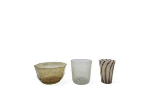 A VENETIAN FINGER BOWL AND TWO BEAKERS 19th century, 10cms wide