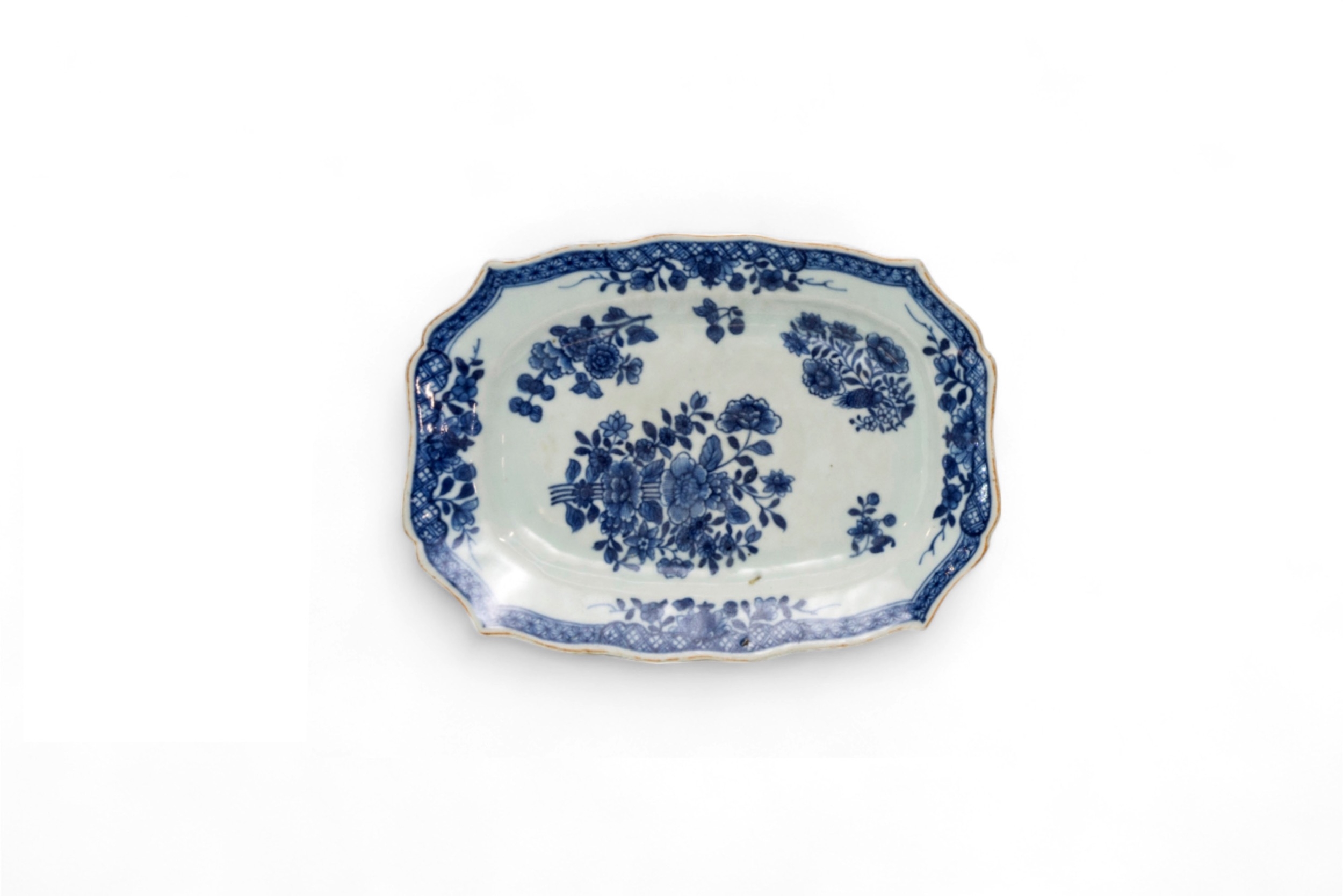A GROUP OF FIFTEEN CHINESE BLUE AND WHITE SERVING DISHES QING DYNASTY, 18TH CENTURY largestest - Image 5 of 10